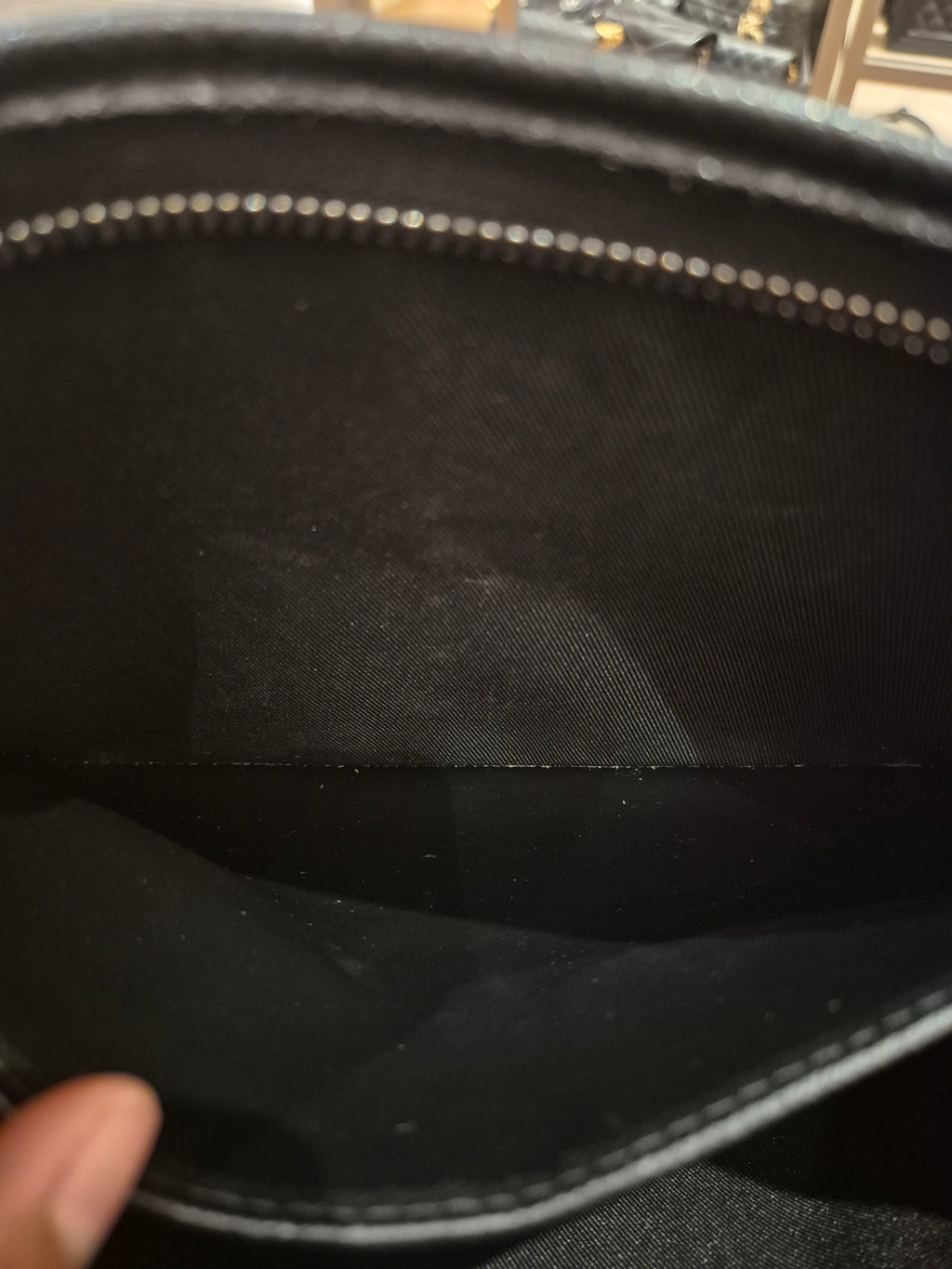 Louis Vuitton Voyage MM Pochette Taiga Noir