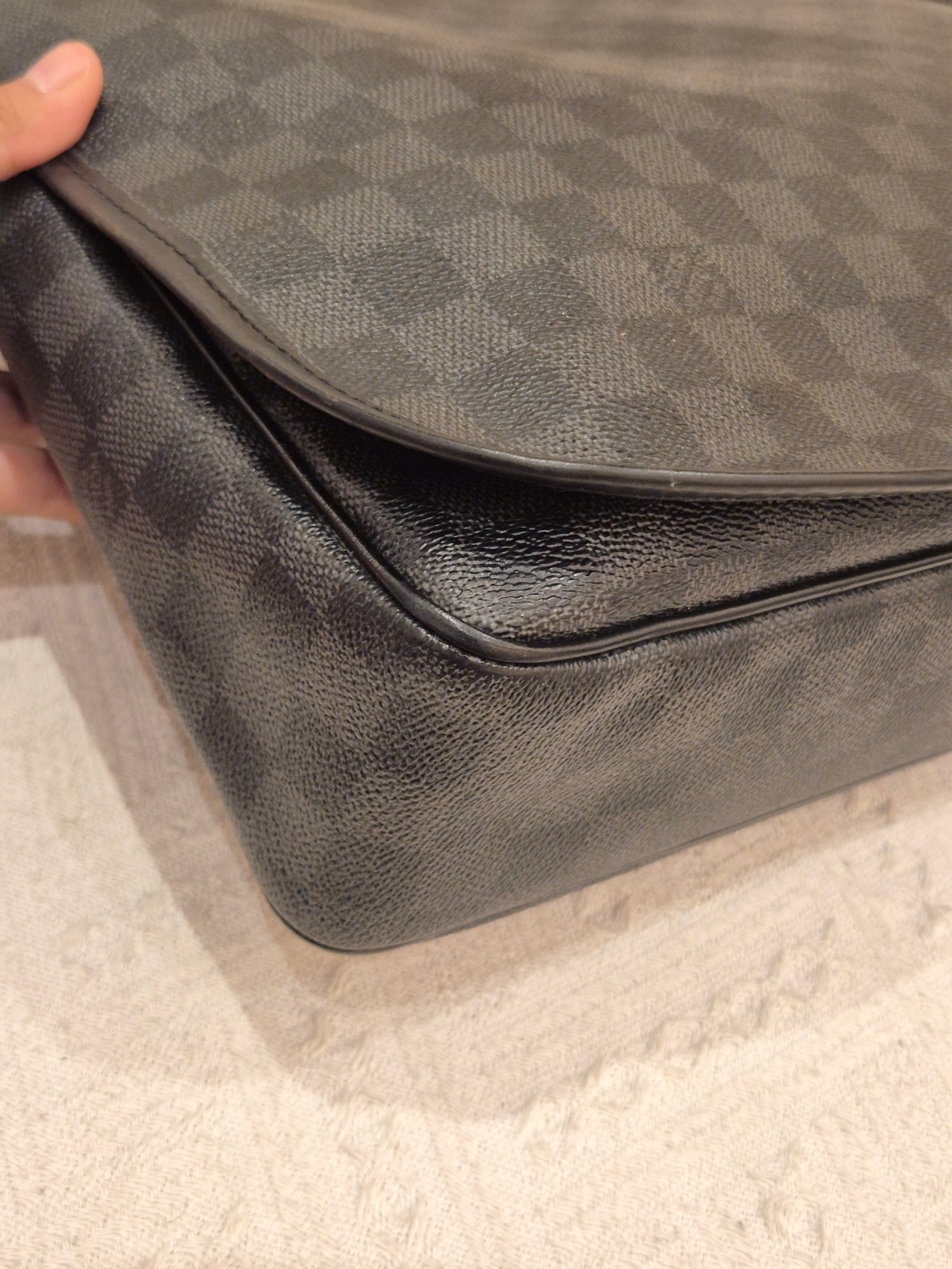 Louis Vuitton Danie Messenger Damier Graphite