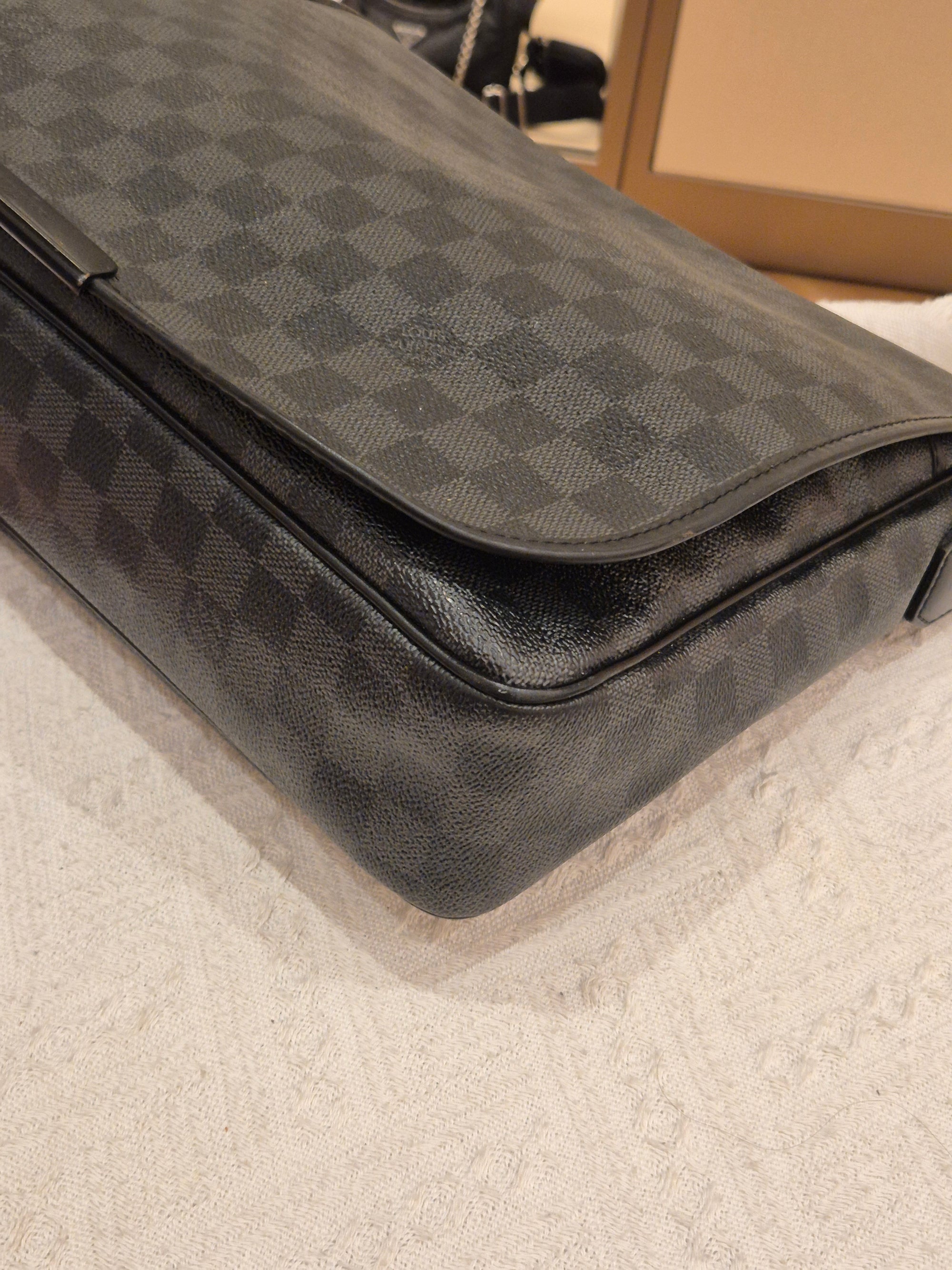 Louis Vuitton Danie Messenger Damier Graphite