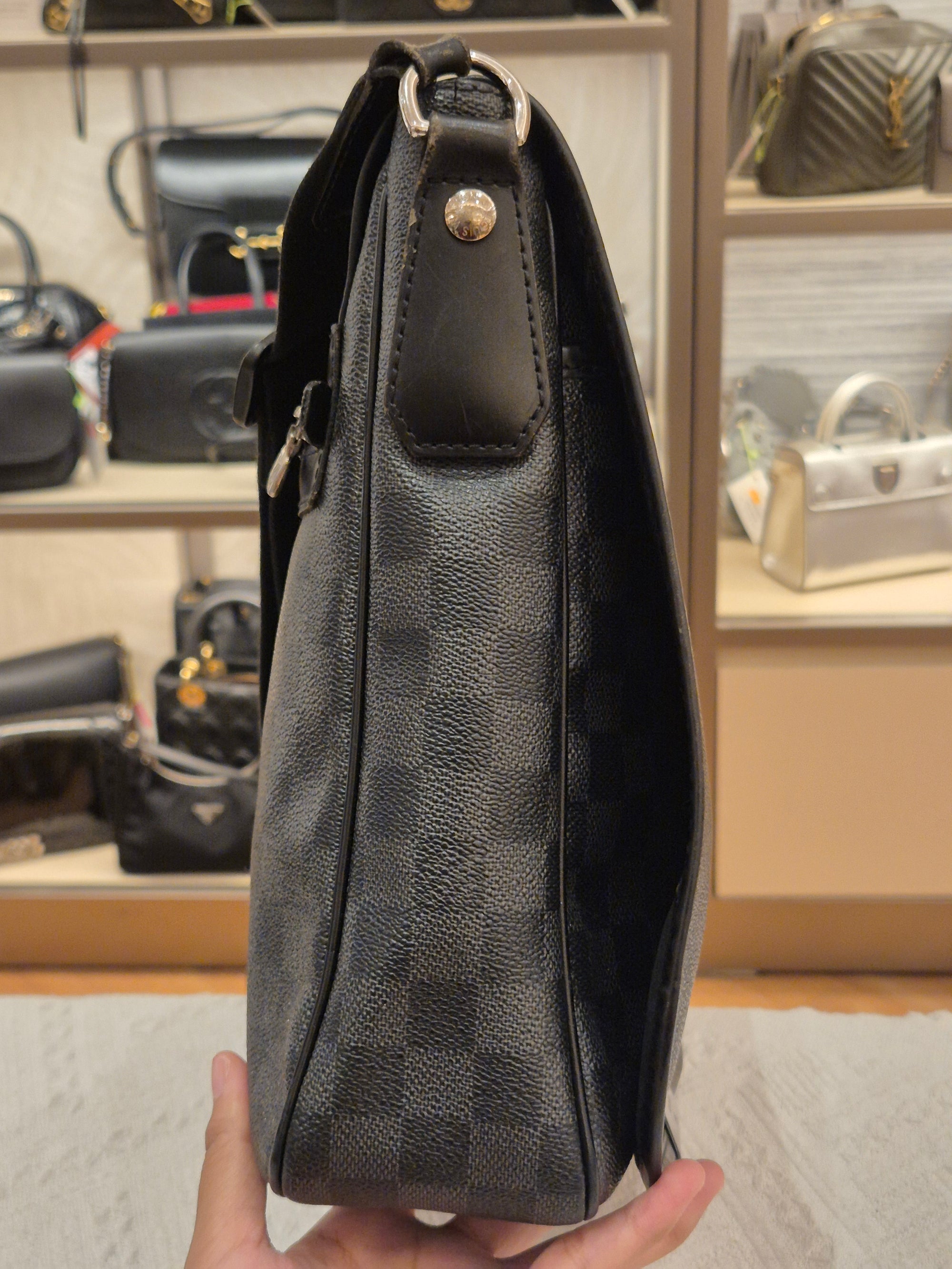 Louis Vuitton Danie Messenger Damier Graphite