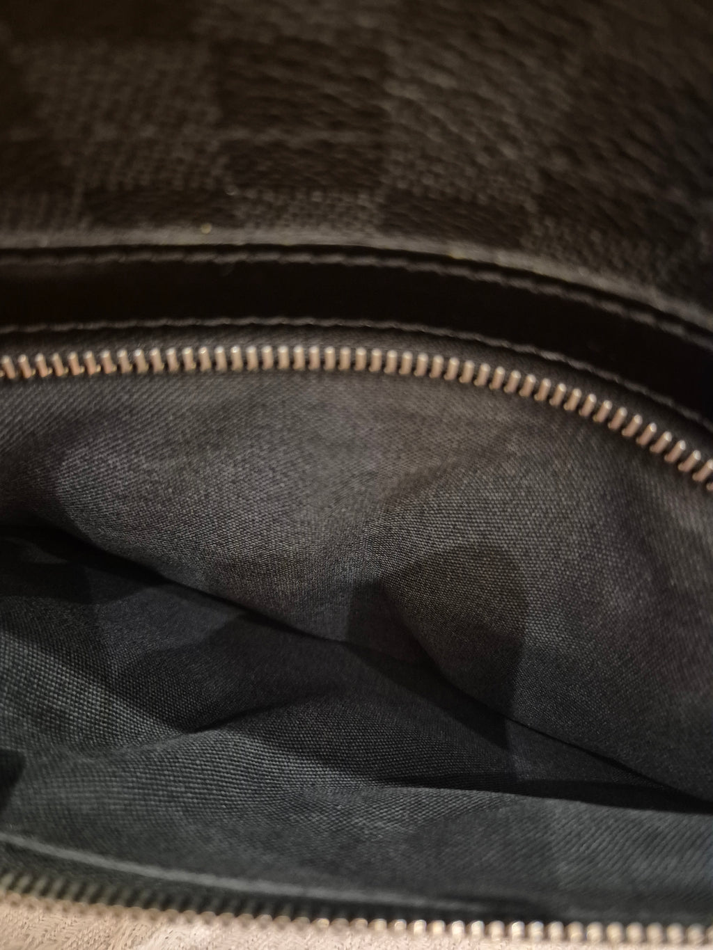 Louis Vuitton Danie Messenger Damier Graphite