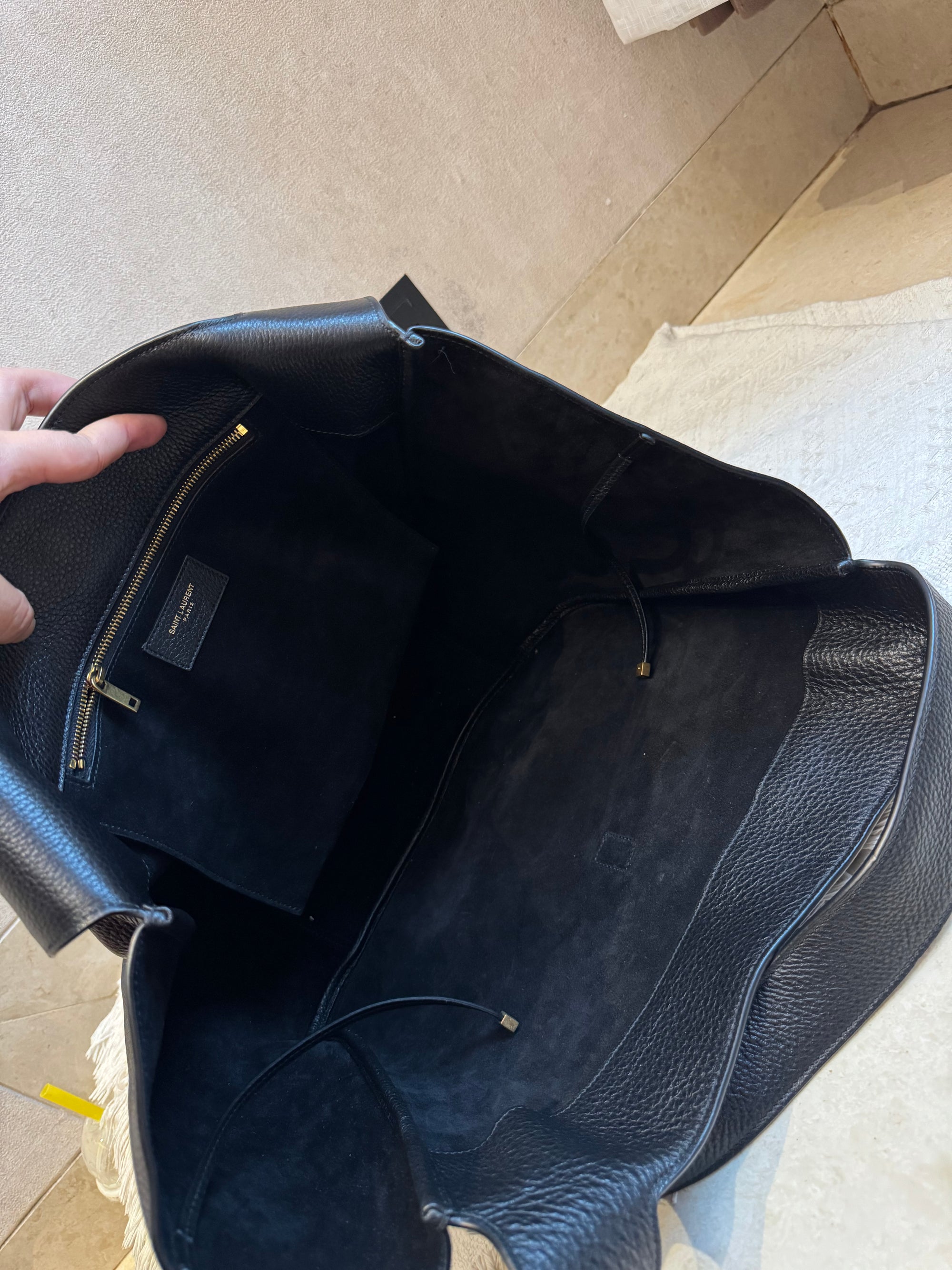 Saint Laurent  Le 5 À 7 Bea Hobo Bag