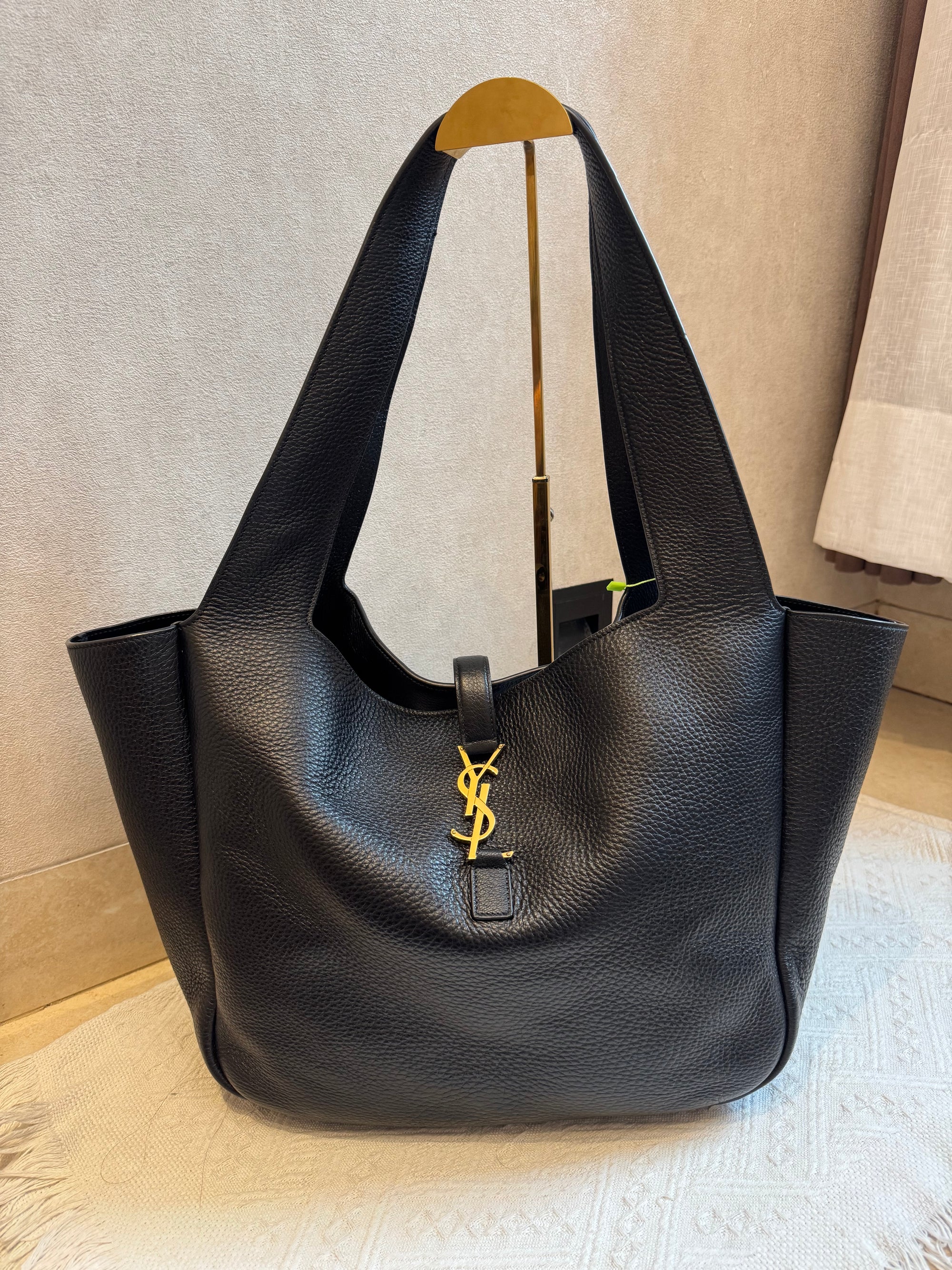 Saint Laurent  Le 5 À 7 Bea Hobo Bag