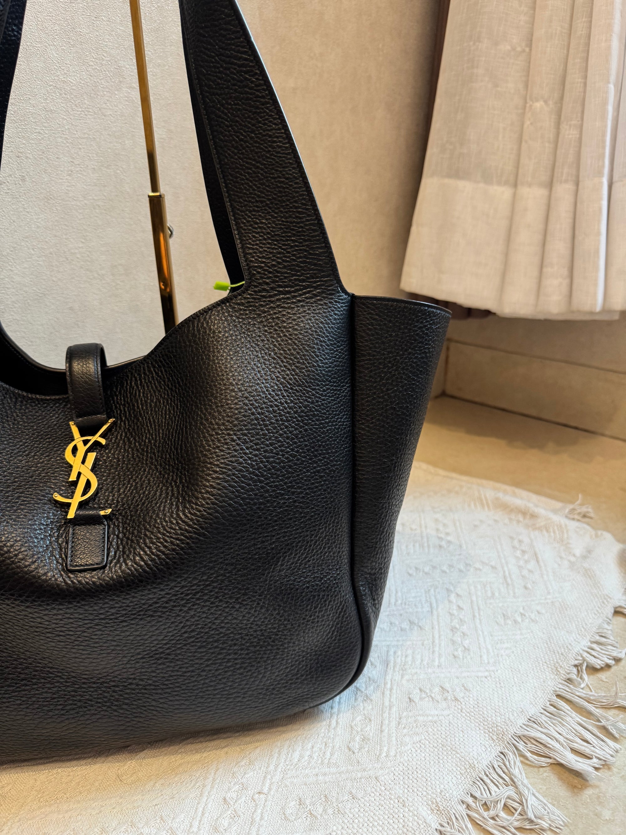 Saint Laurent  Le 5 À 7 Bea Hobo Bag