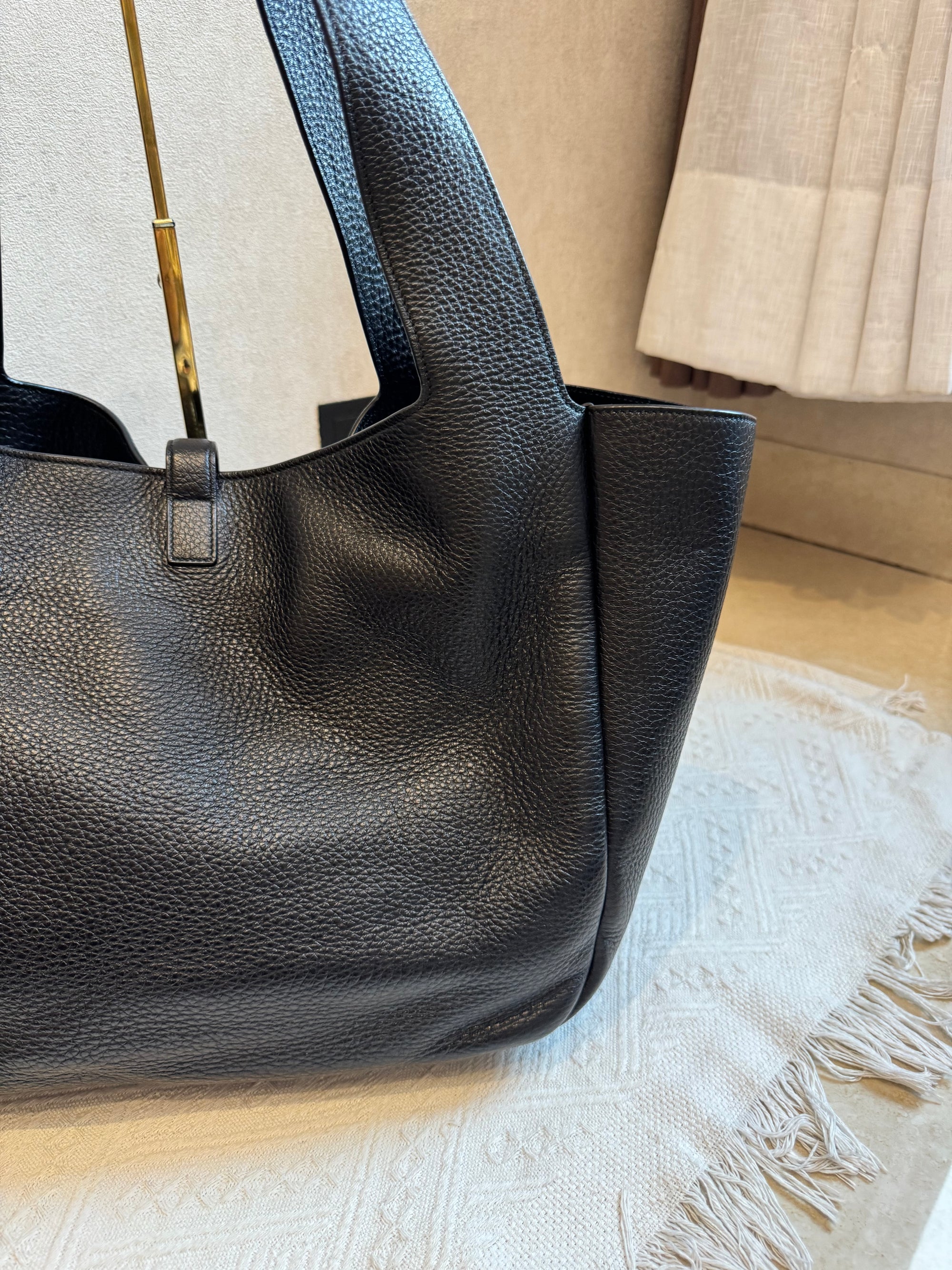 Saint Laurent  Le 5 À 7 Bea Hobo Bag