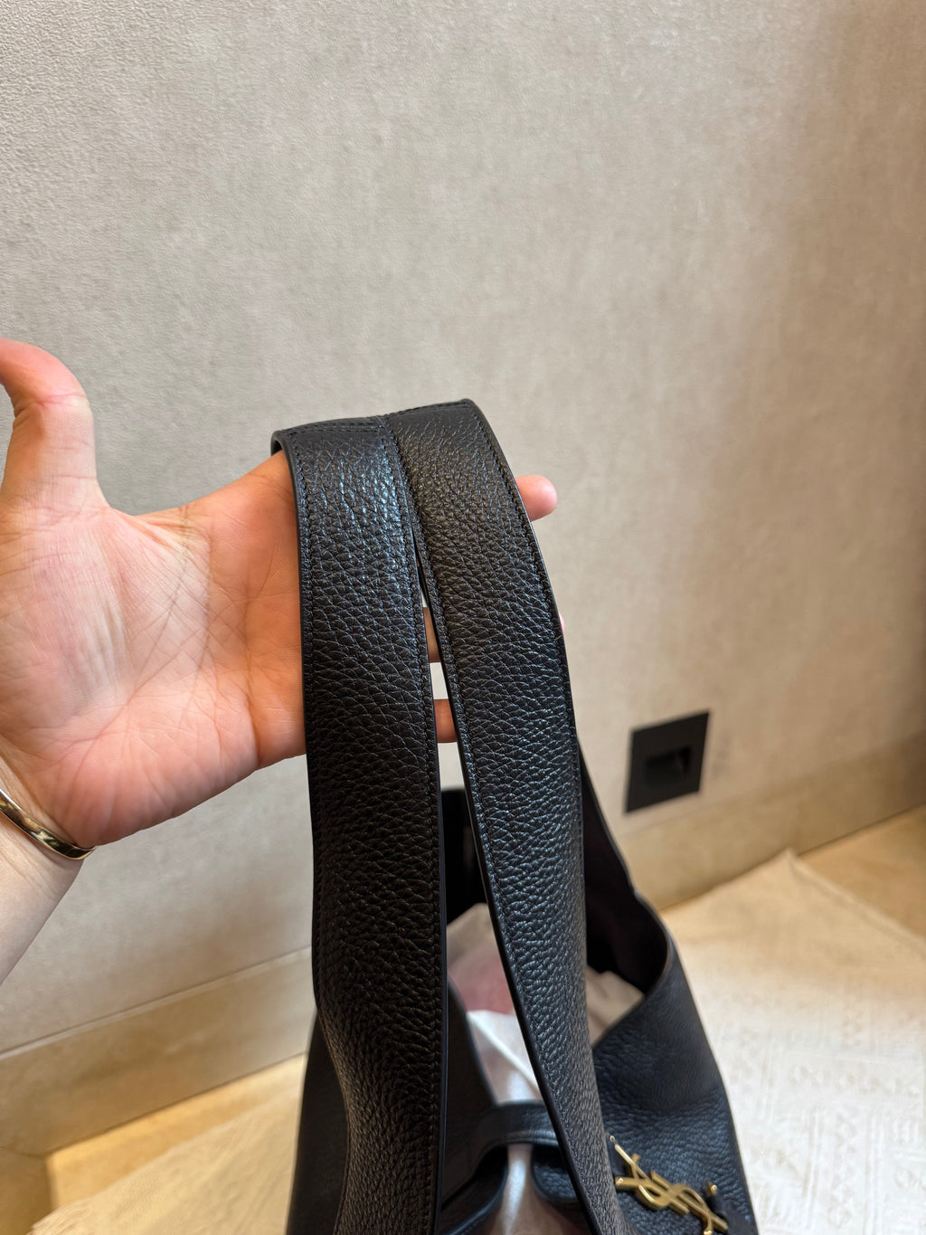 Saint Laurent  Le 5 À 7 Bea Hobo Bag