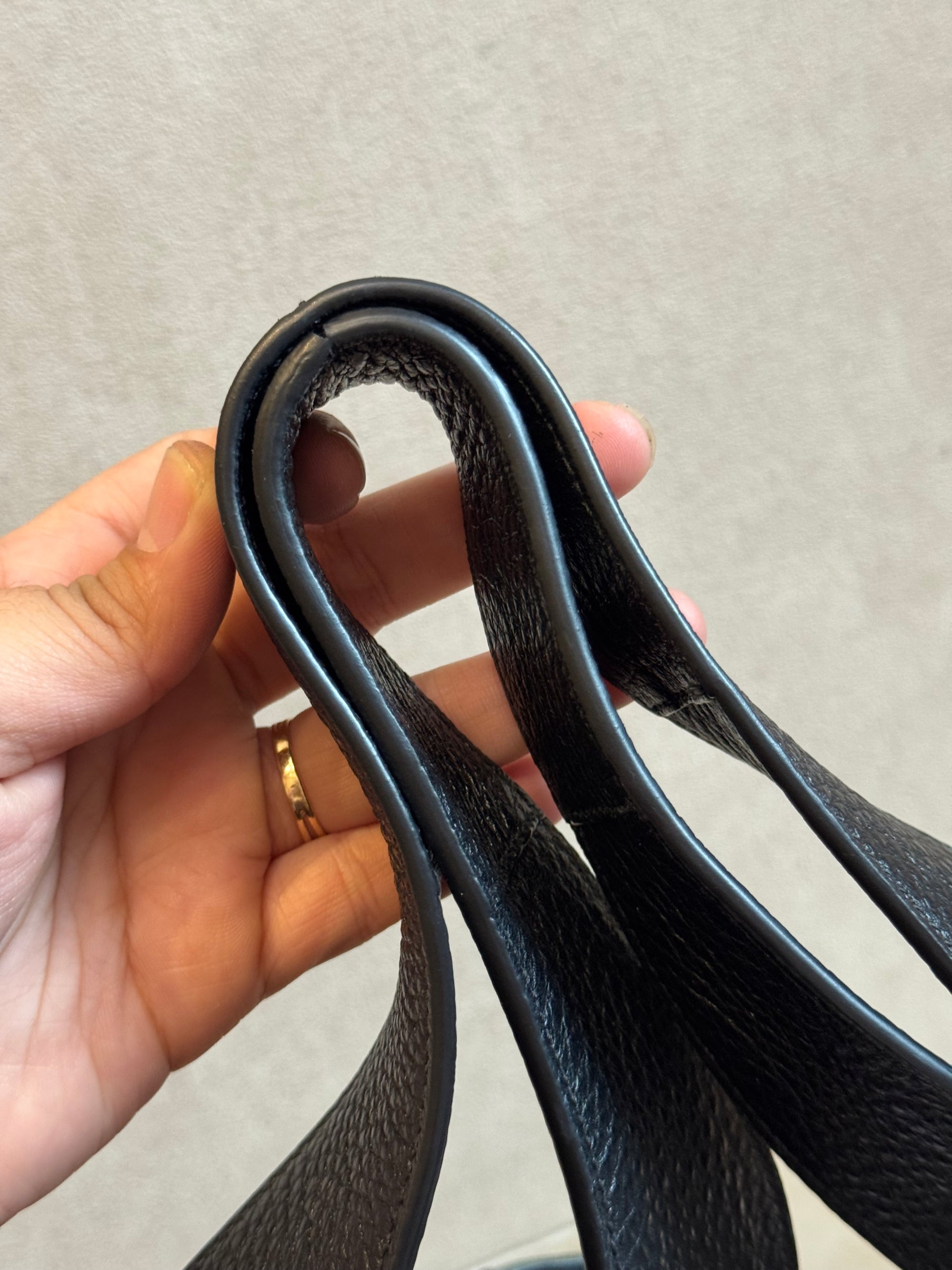 Saint Laurent  Le 5 À 7 Bea Hobo Bag