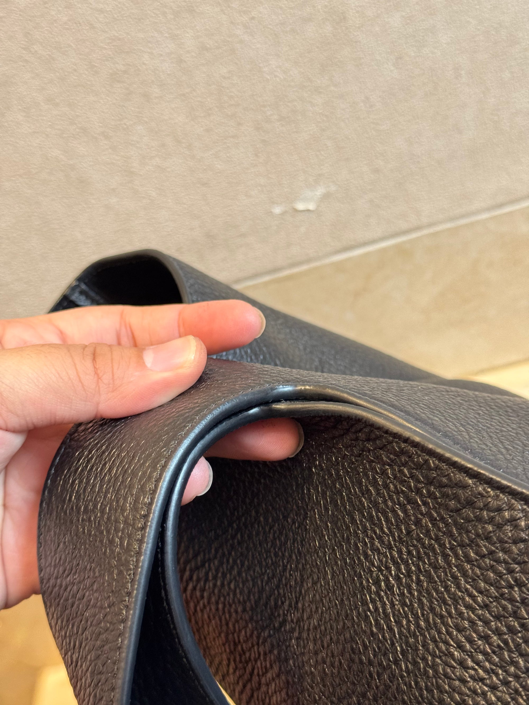 Saint Laurent  Le 5 À 7 Bea Hobo Bag