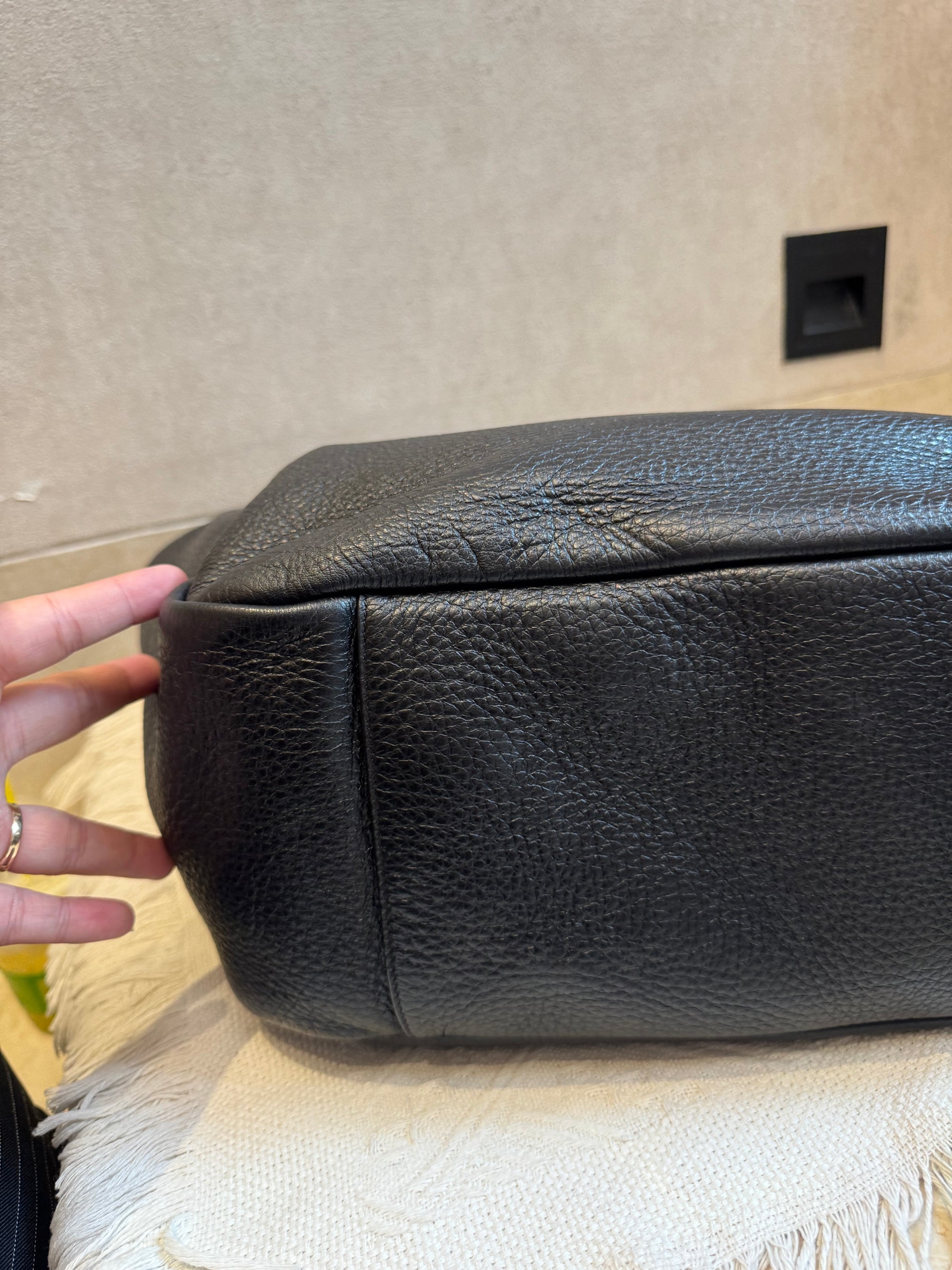 Saint Laurent  Le 5 À 7 Bea Hobo Bag