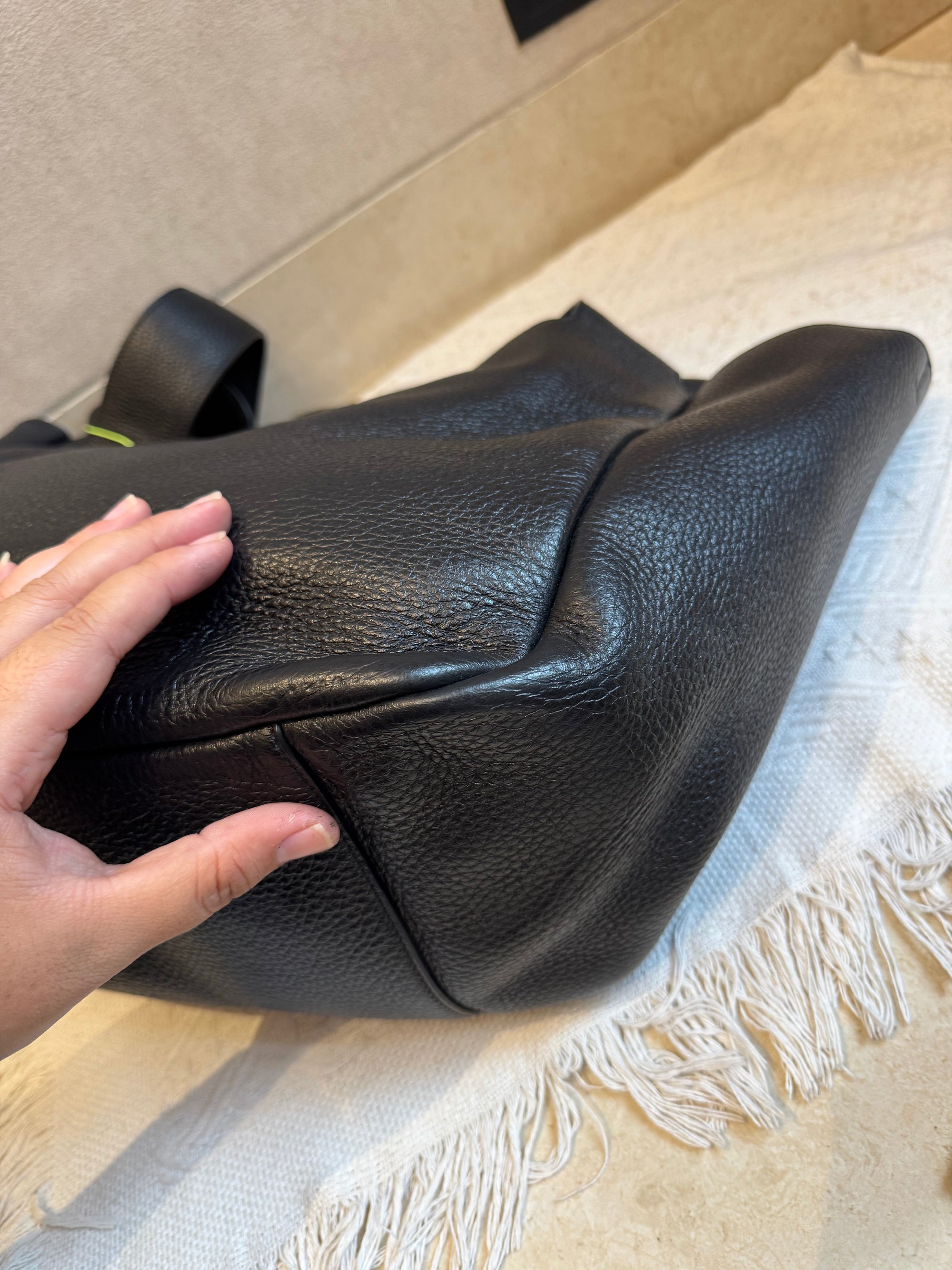 Saint Laurent  Le 5 À 7 Bea Hobo Bag