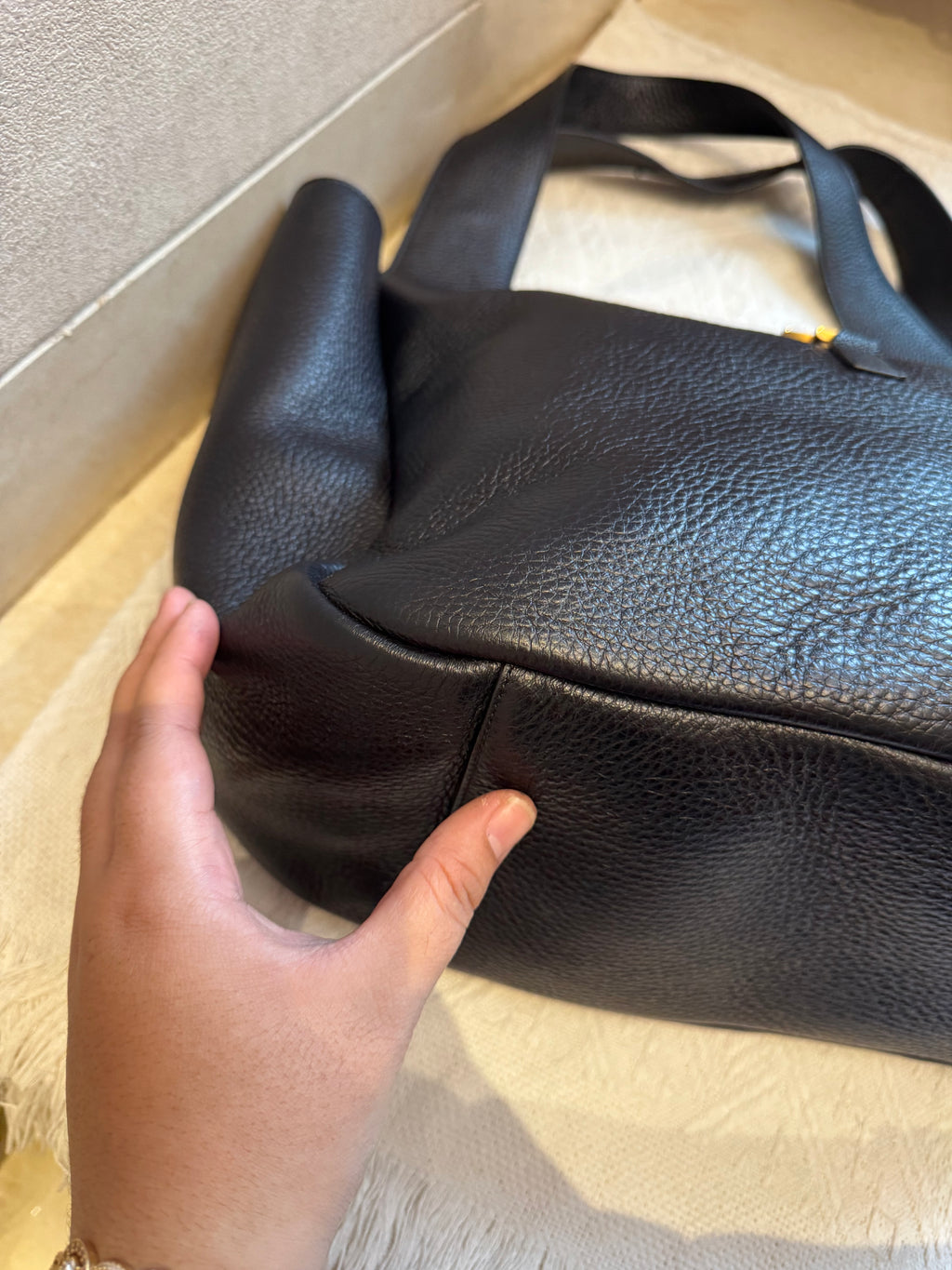 Saint Laurent  Le 5 À 7 Bea Hobo Bag