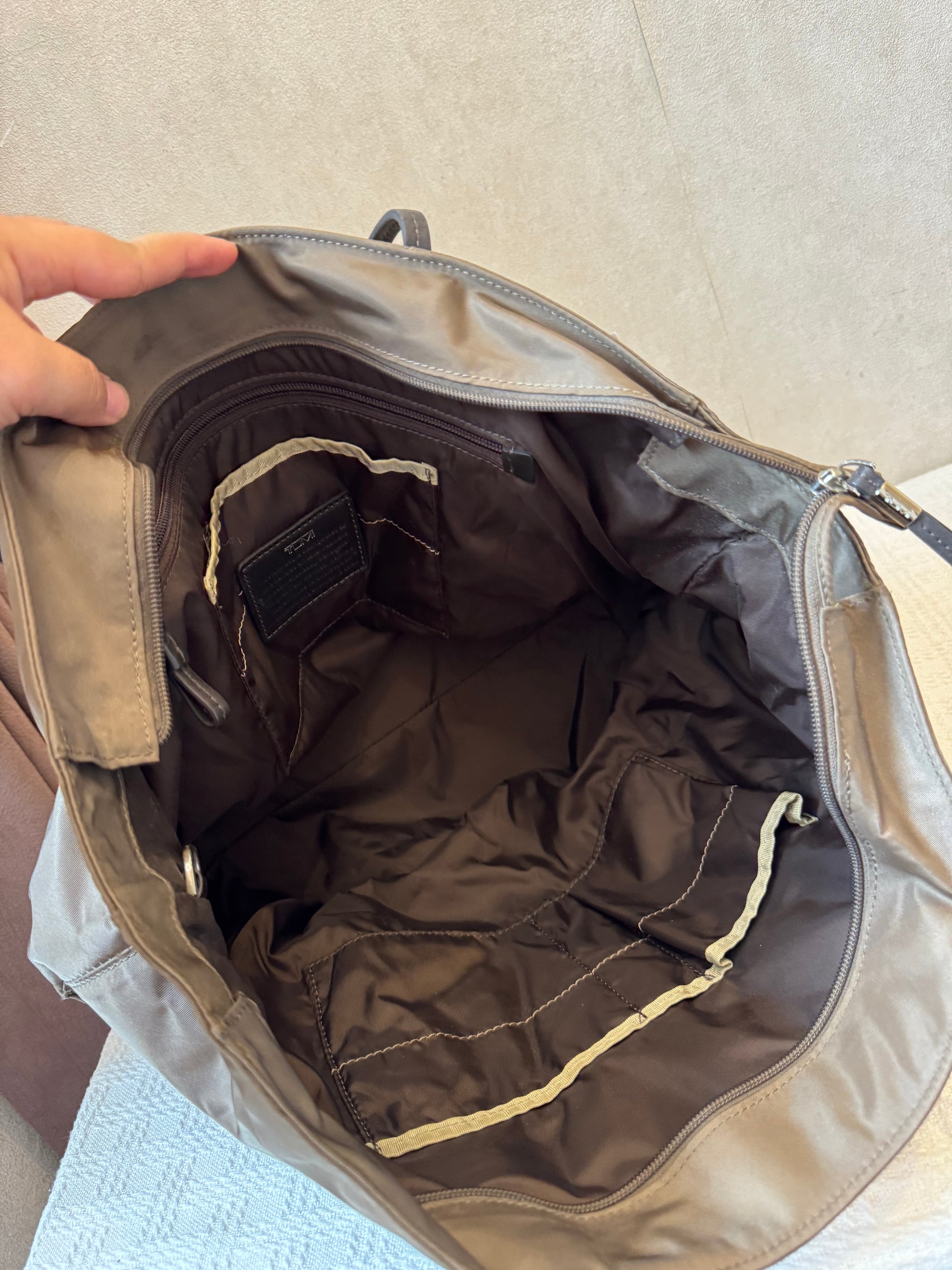 Tumi Totebag Olive