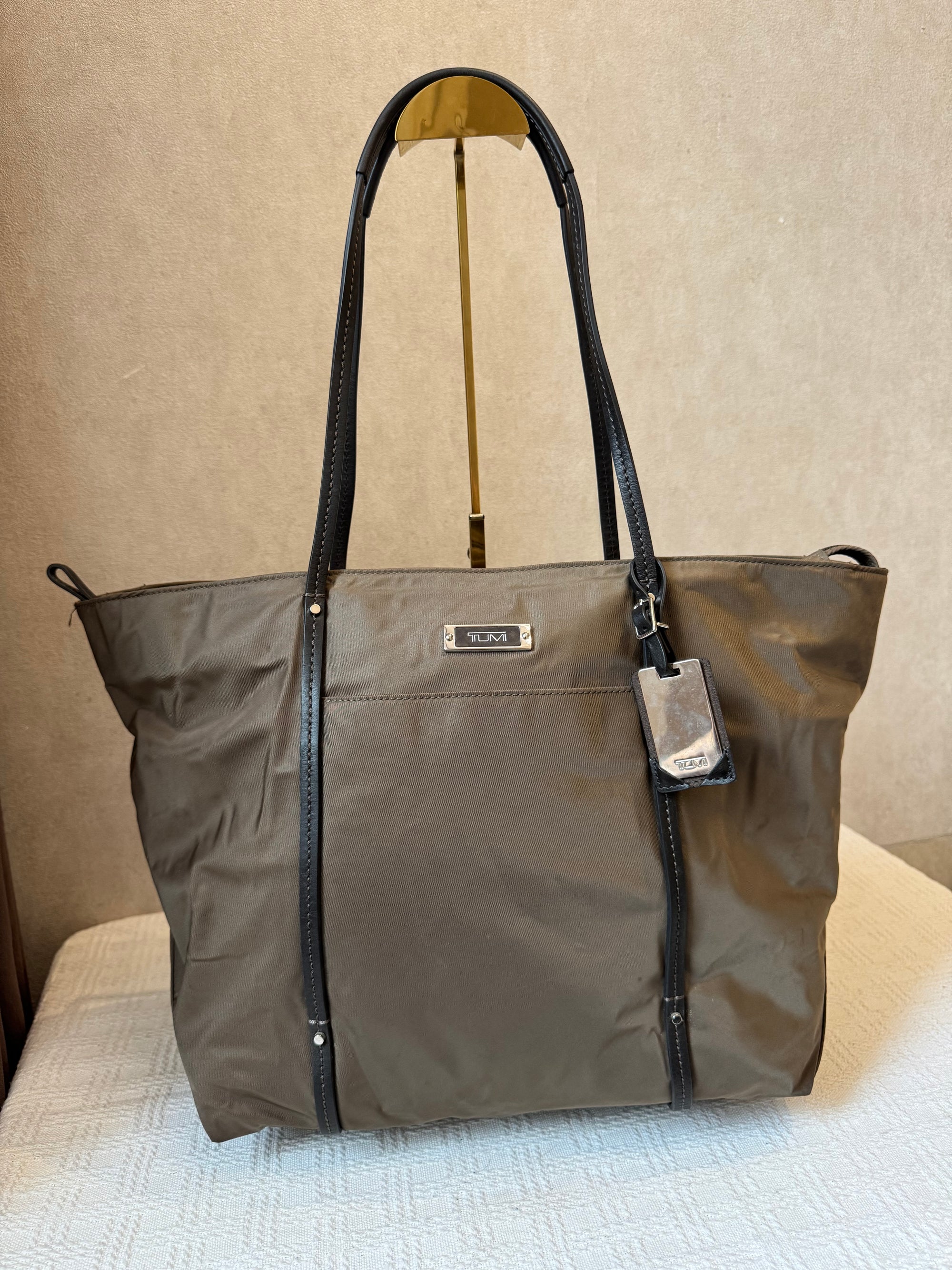 Tumi Totebag Olive