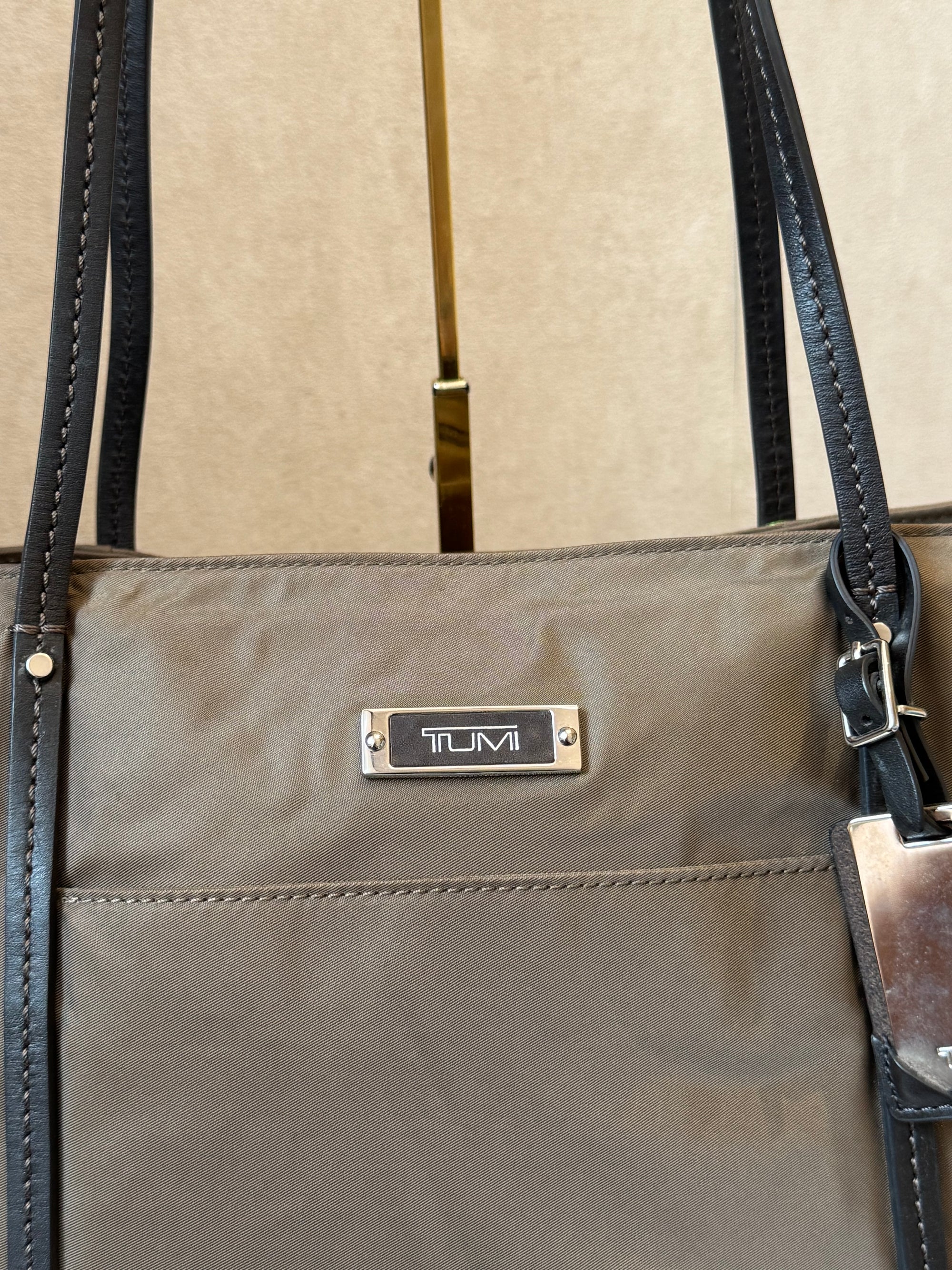Tumi Totebag Olive