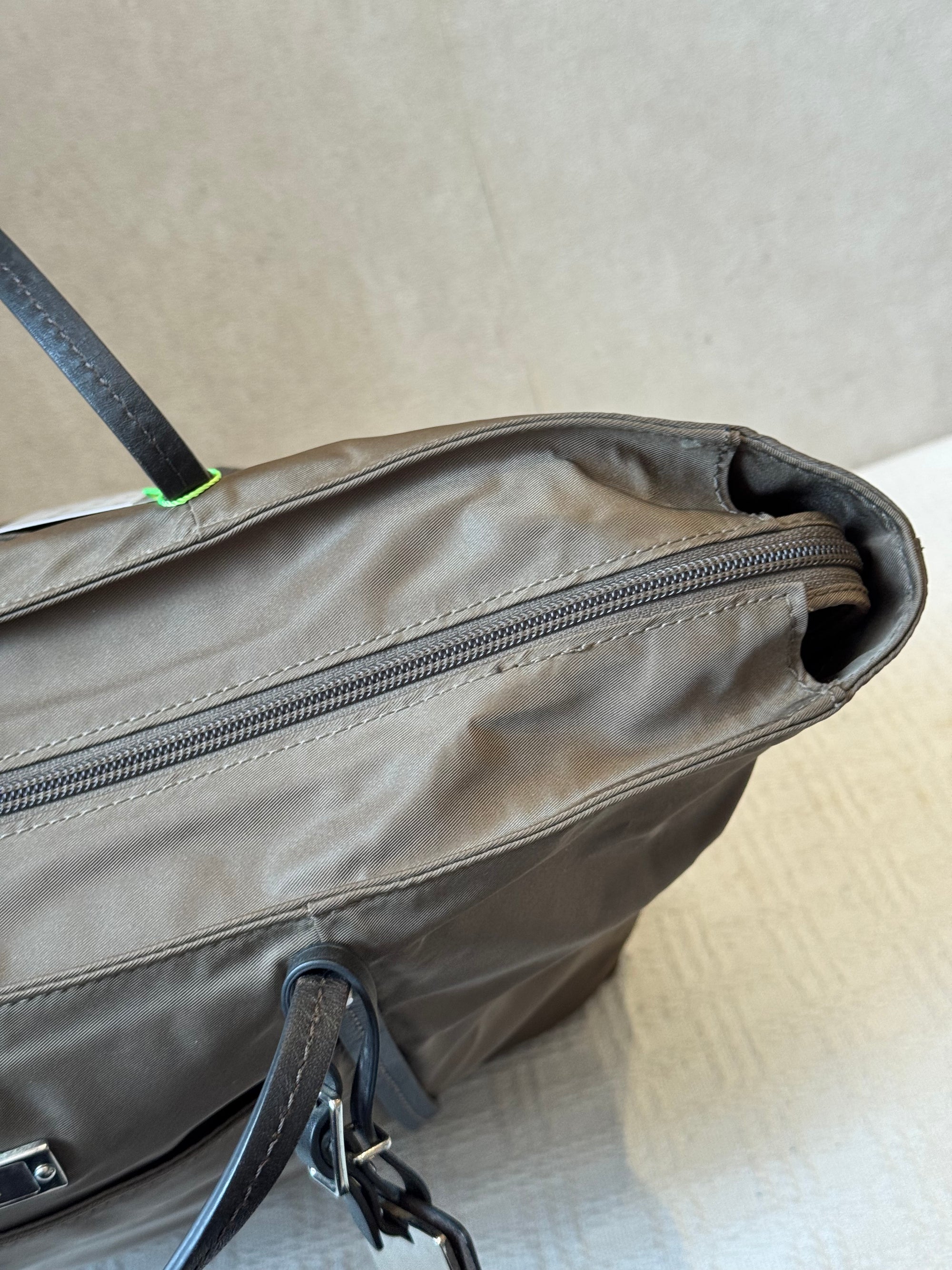 Tumi Totebag Olive