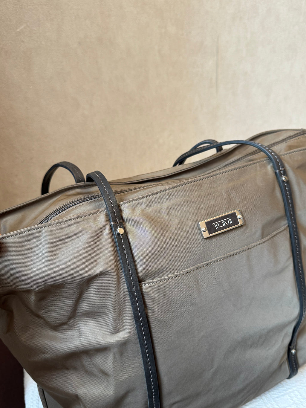Tumi Totebag Olive