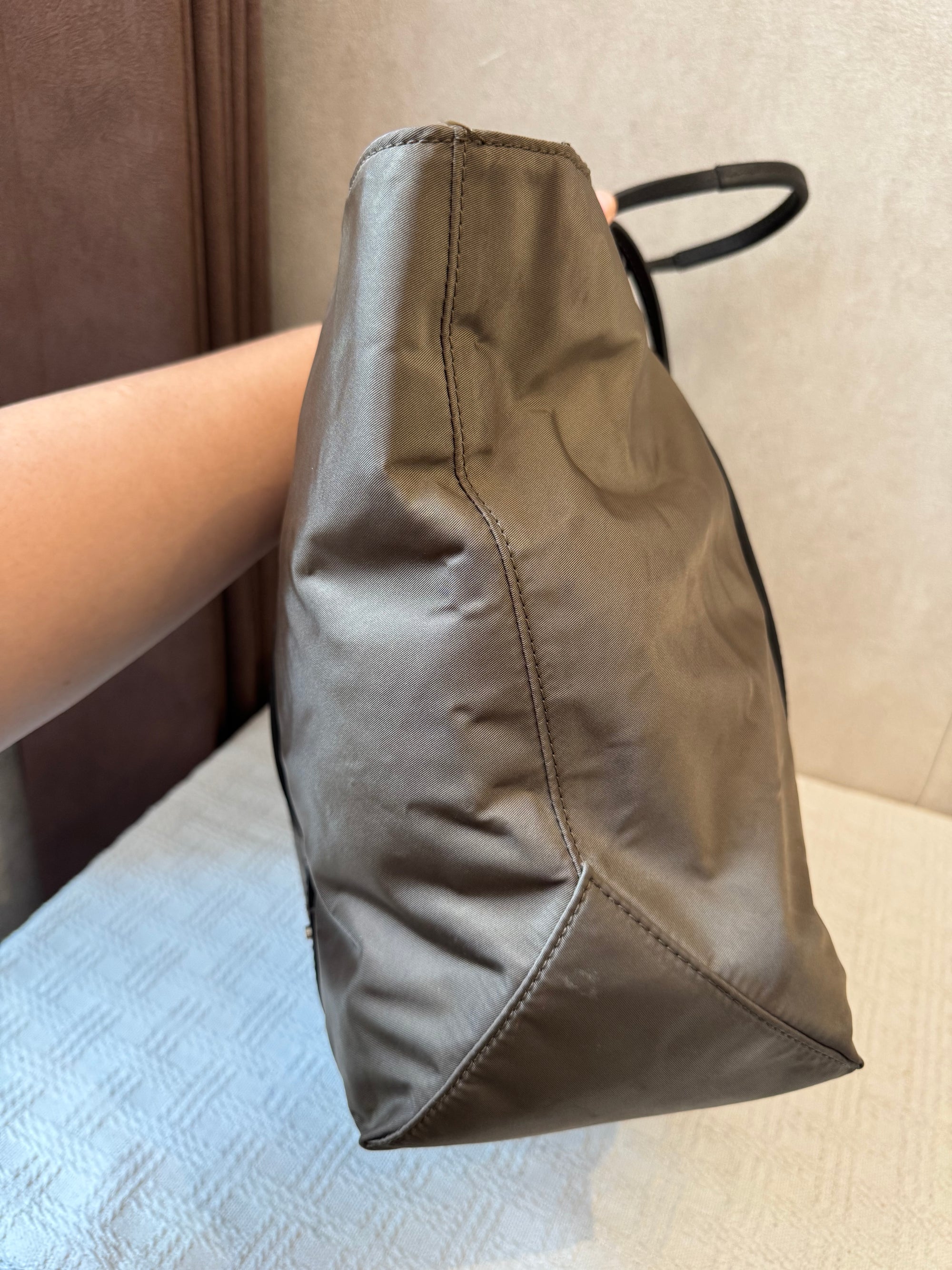 Tumi Totebag Olive