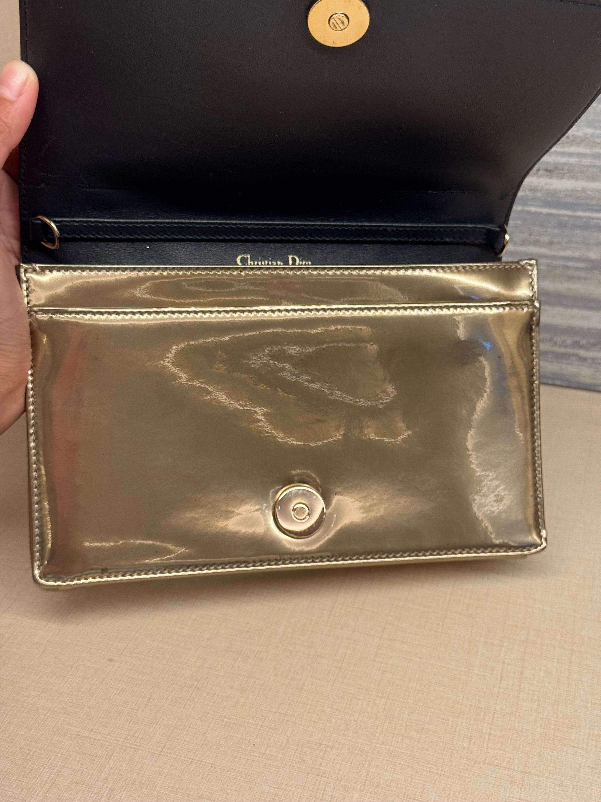 Diorama Wallet on chain Gold Patent