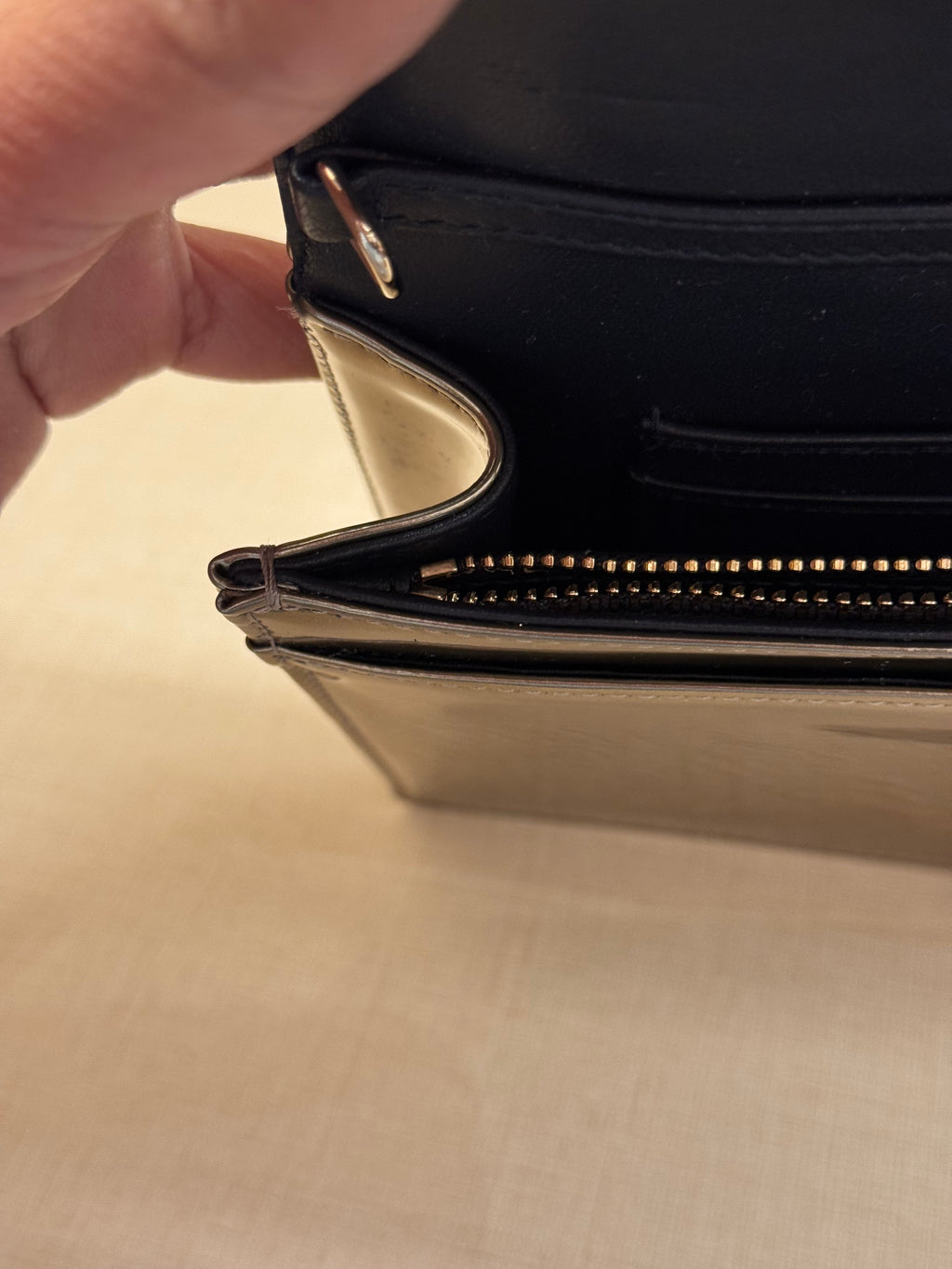 Diorama Wallet on chain Gold Patent