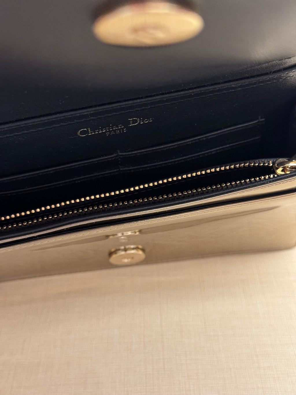 Diorama Wallet on chain Gold Patent