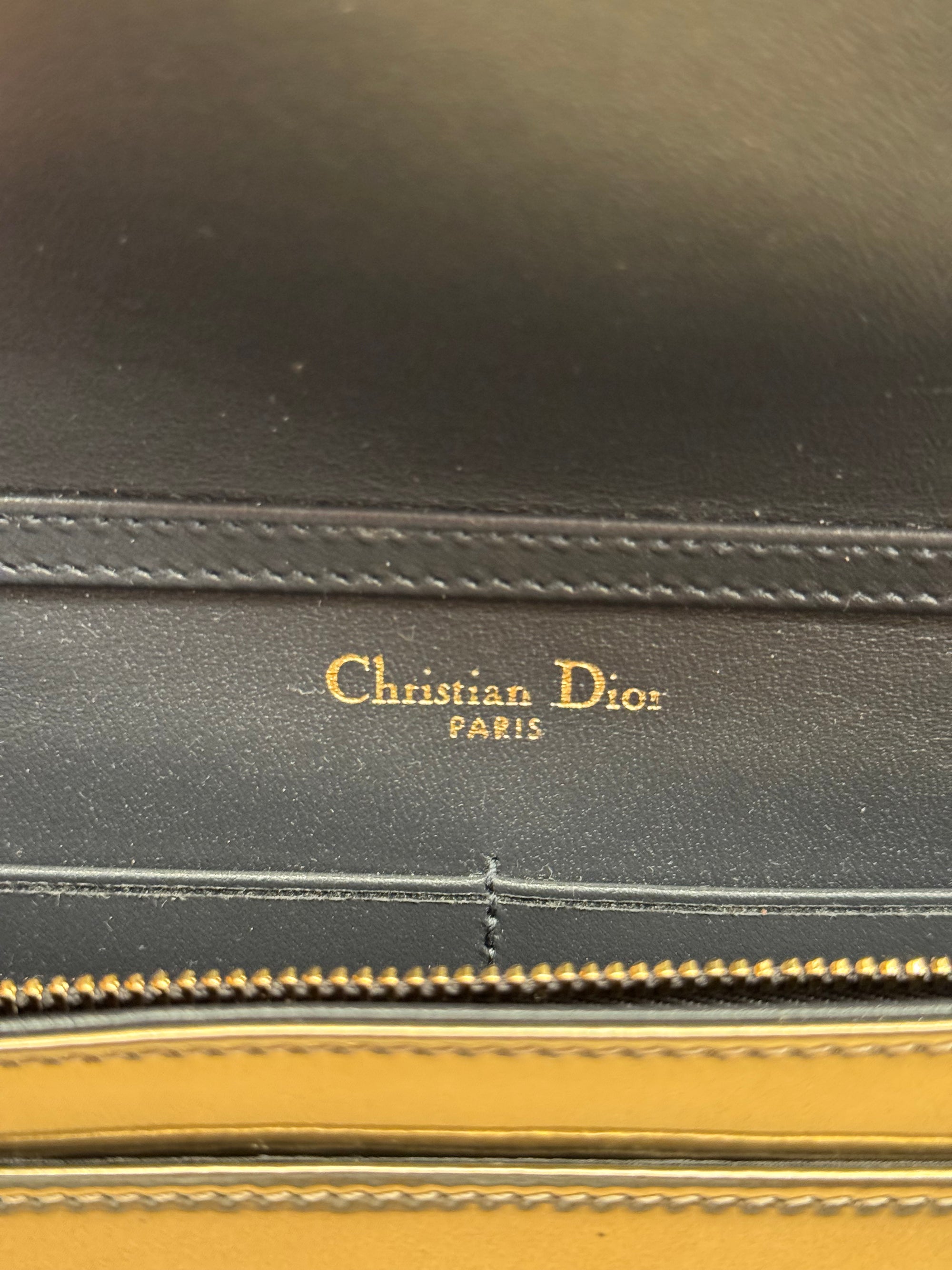 Diorama Wallet on chain Gold Patent