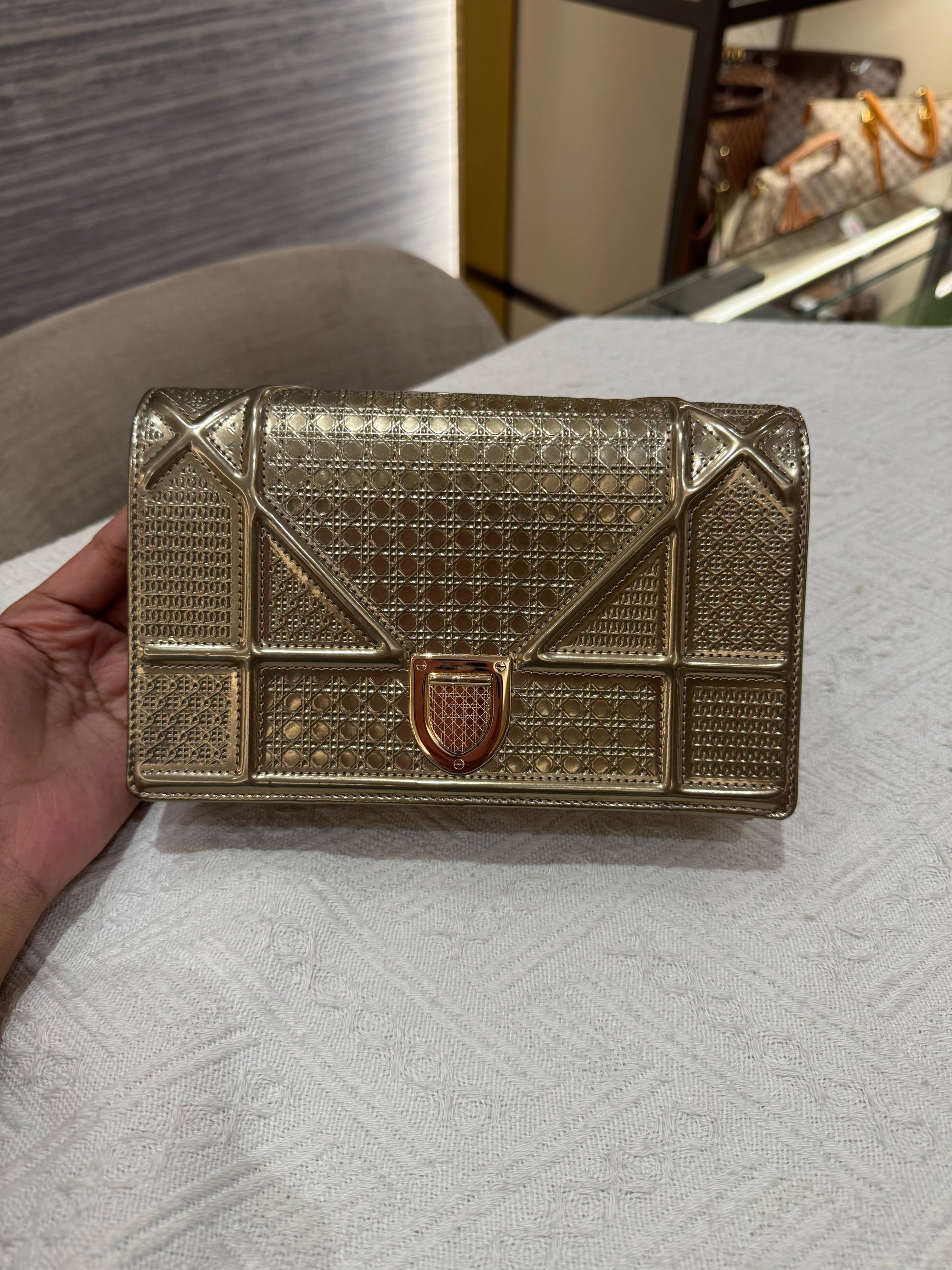 Diorama Wallet on chain Gold Patent