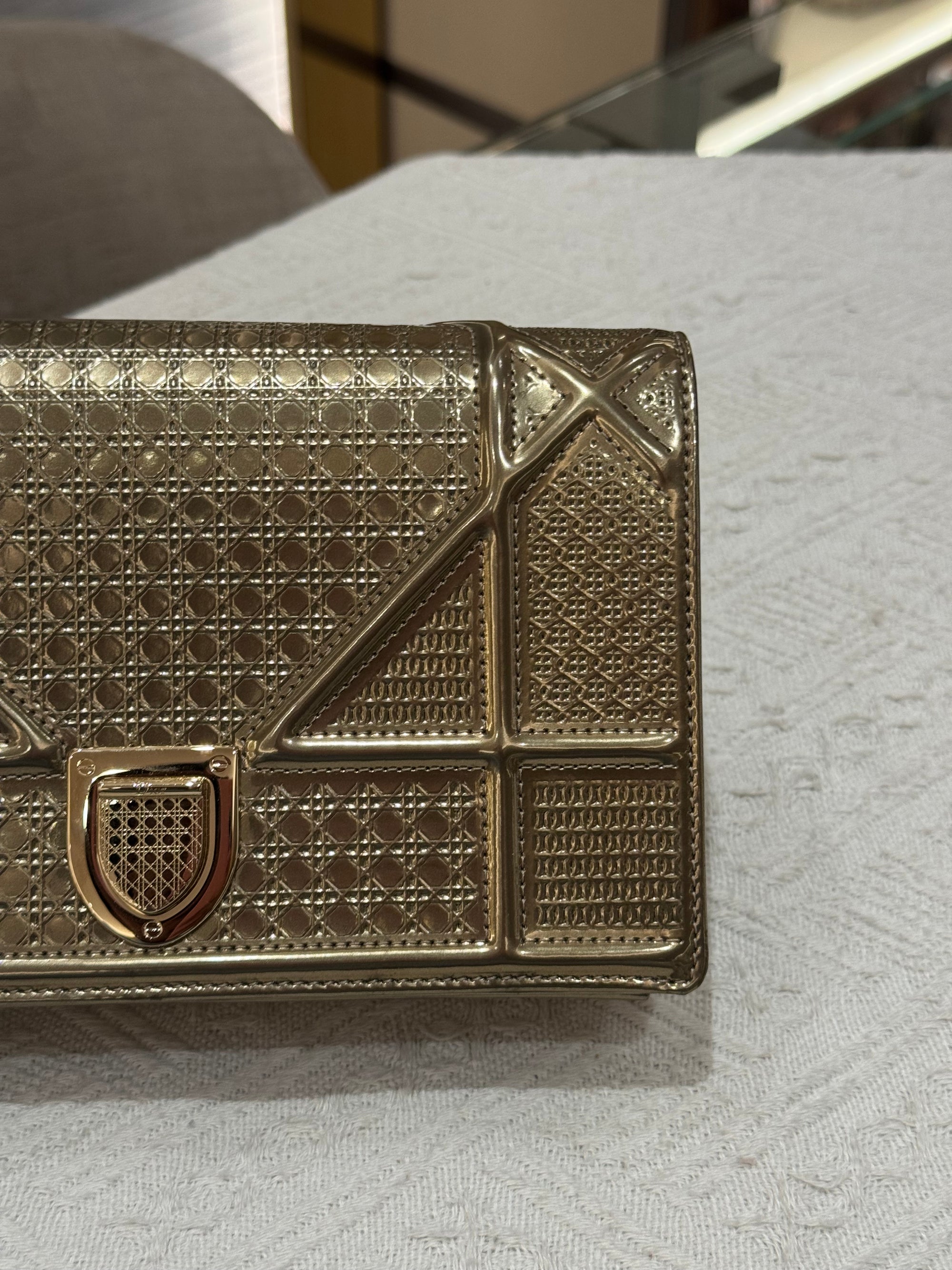 Diorama Wallet on chain Gold Patent