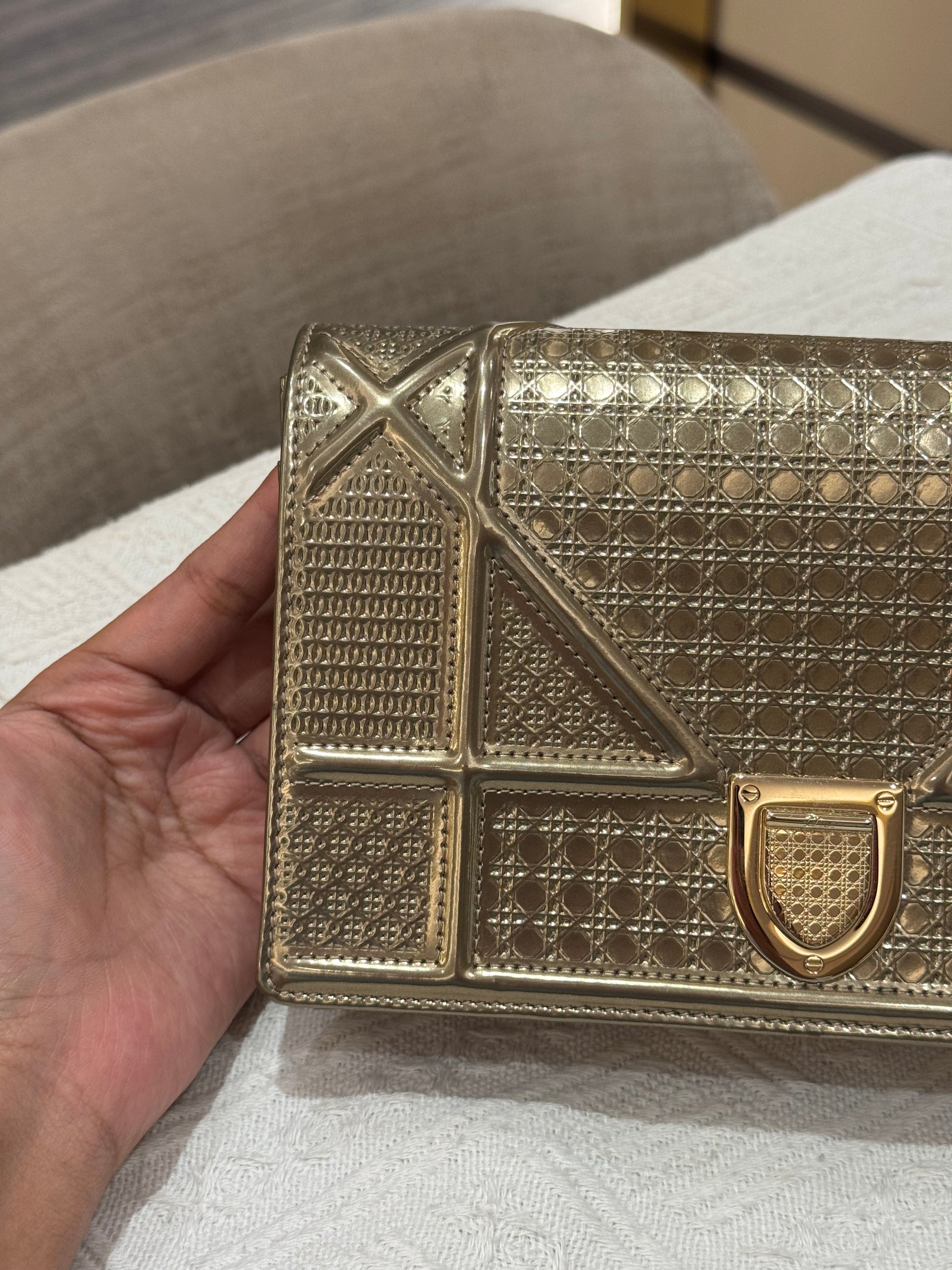 Diorama Wallet on chain Gold Patent