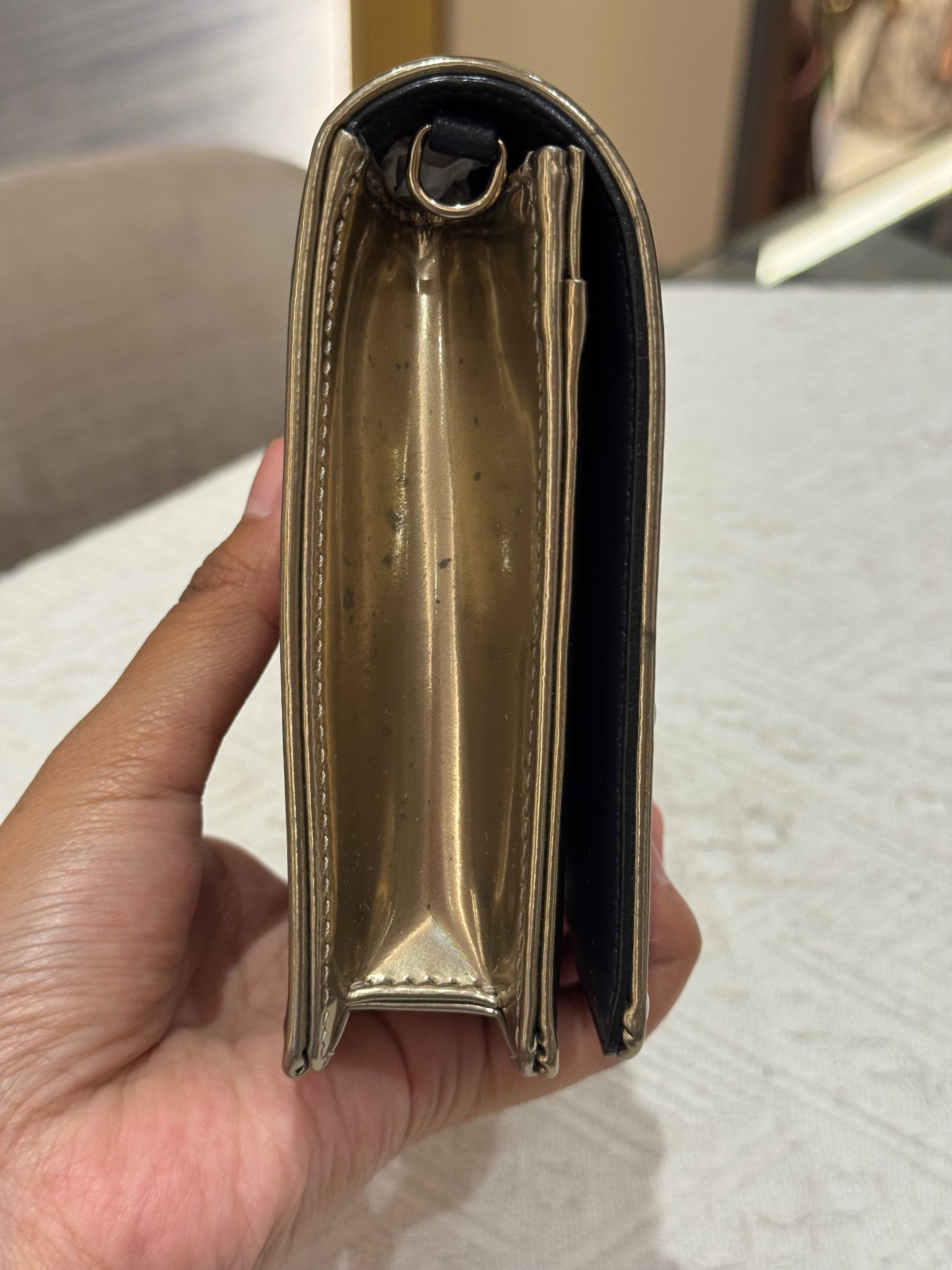 Diorama Wallet on chain Gold Patent