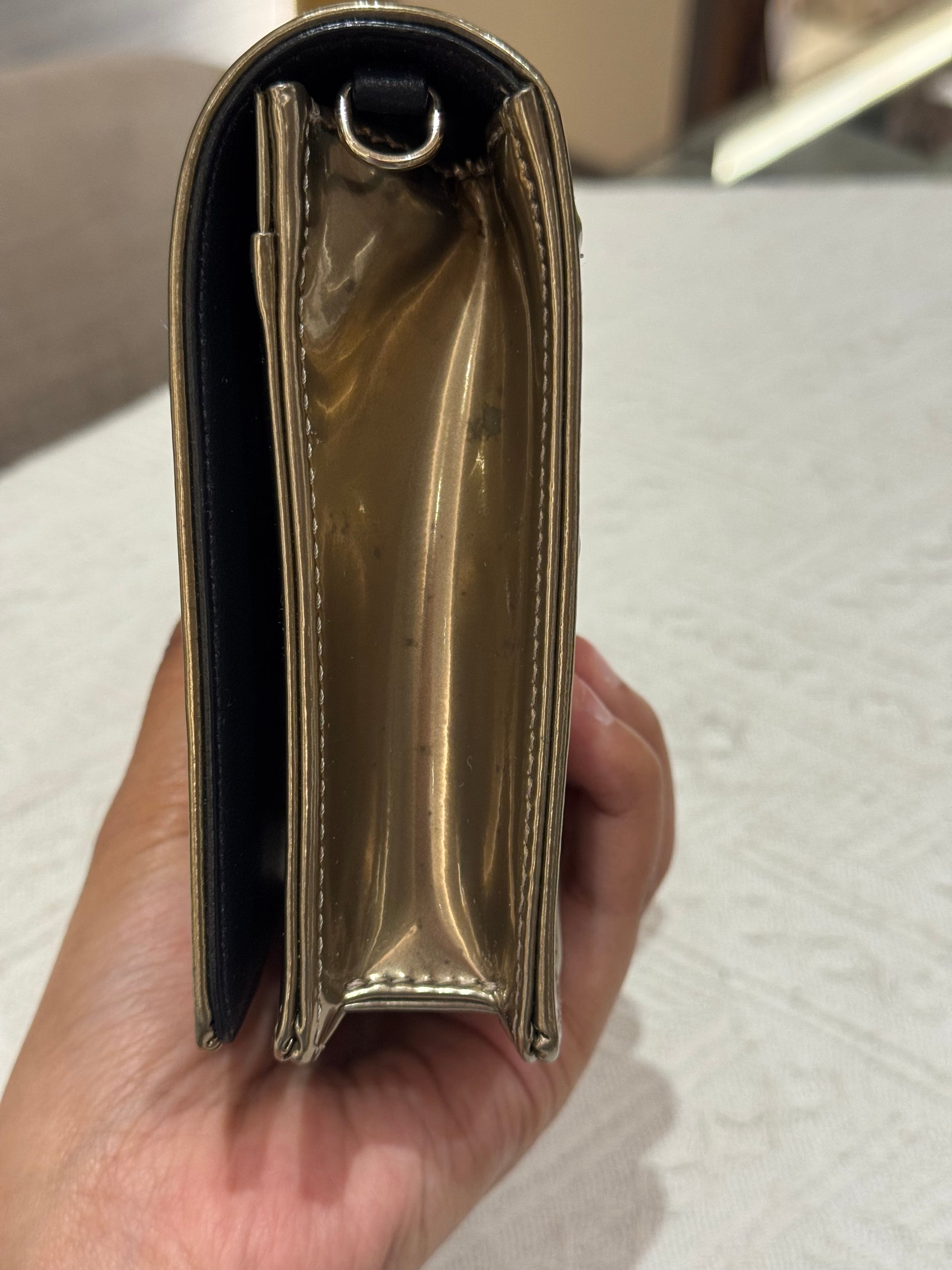 Diorama Wallet on chain Gold Patent