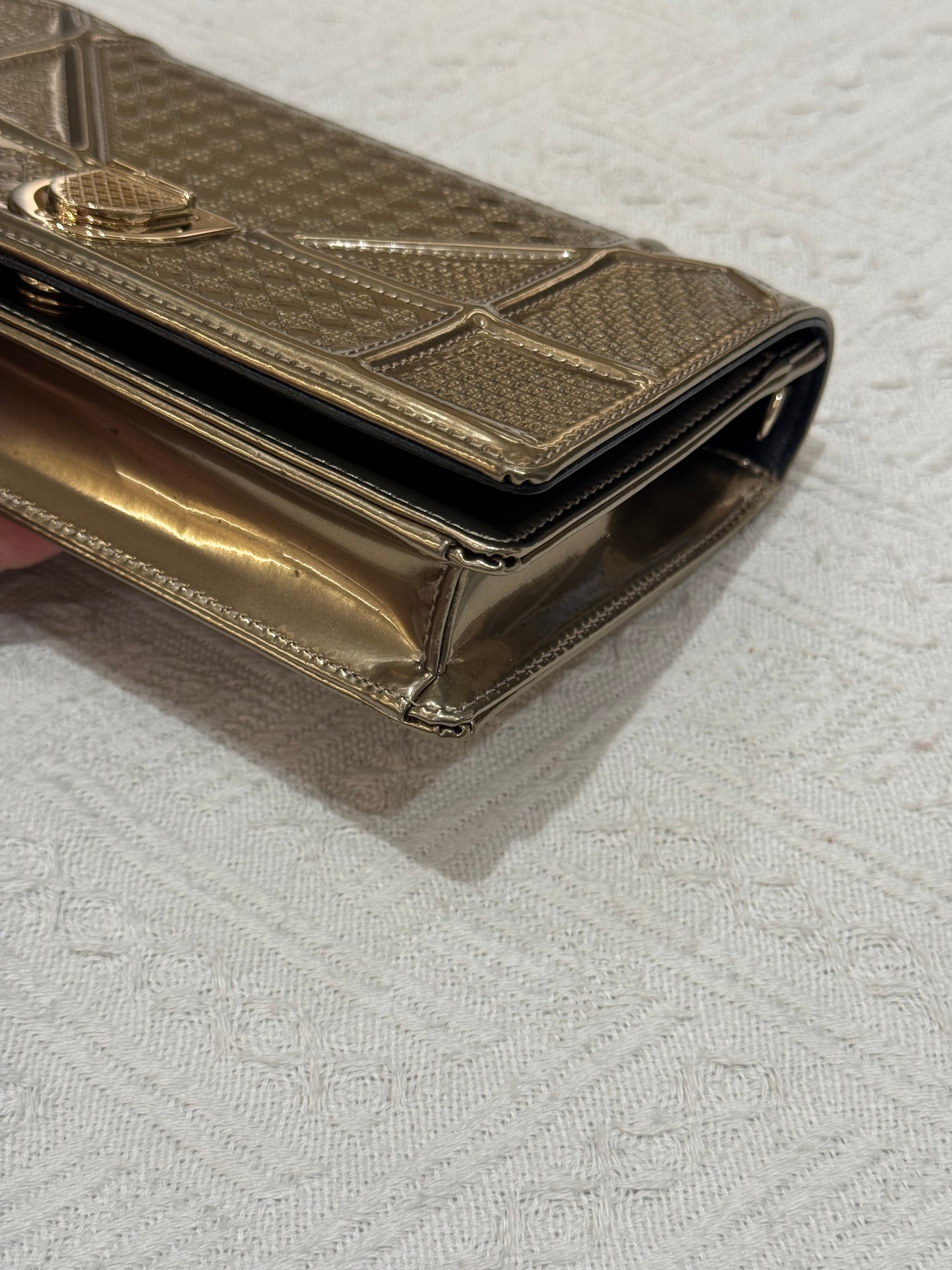 Diorama Wallet on chain Gold Patent