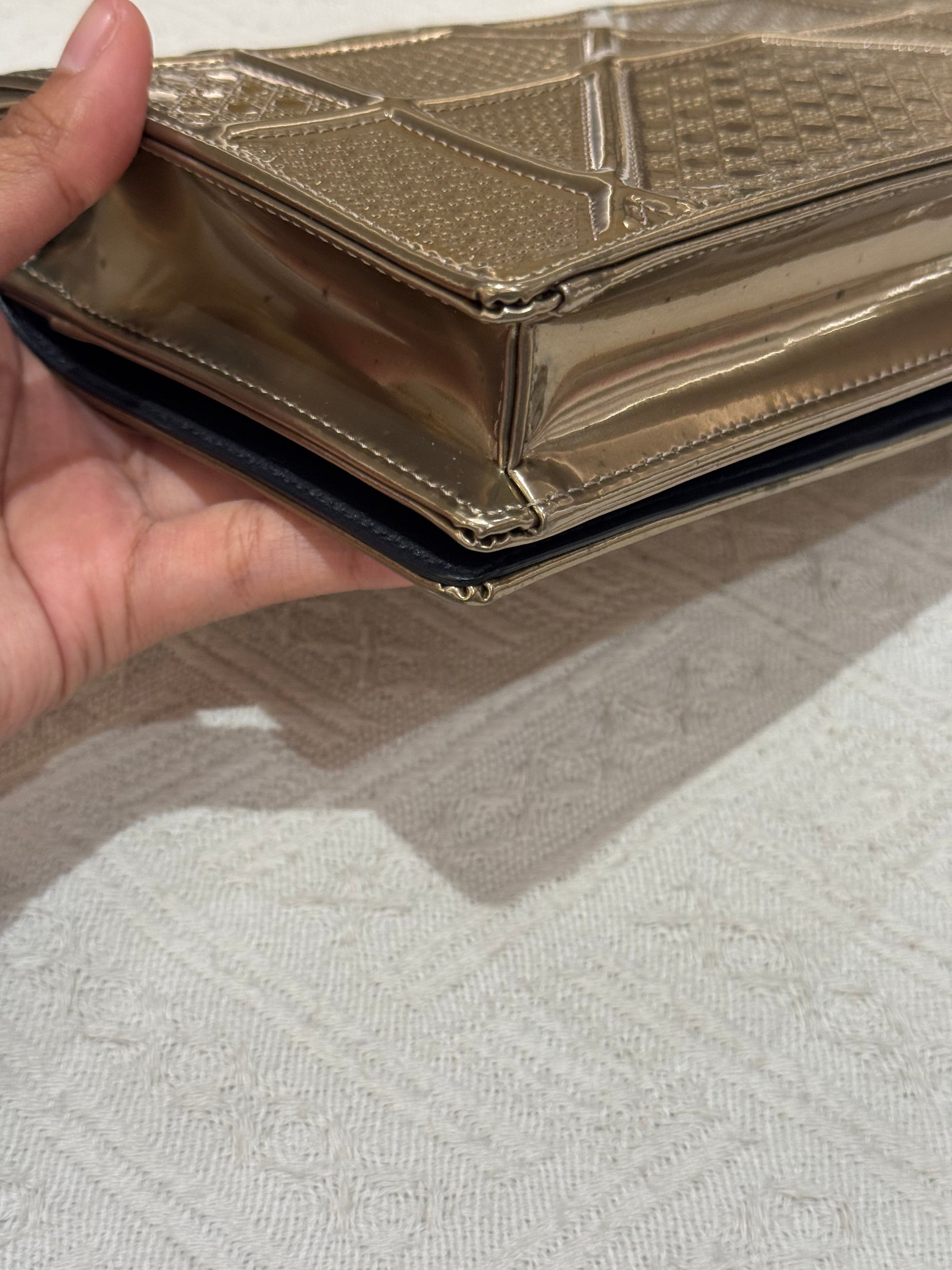 Diorama Wallet on chain Gold Patent