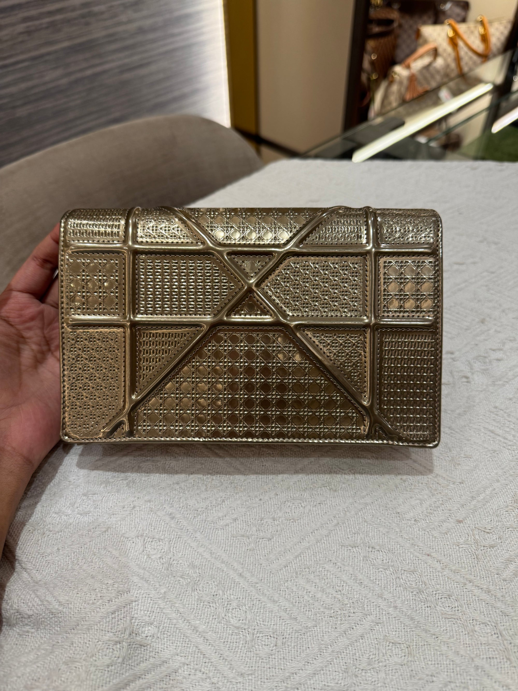 Diorama Wallet on chain Gold Patent
