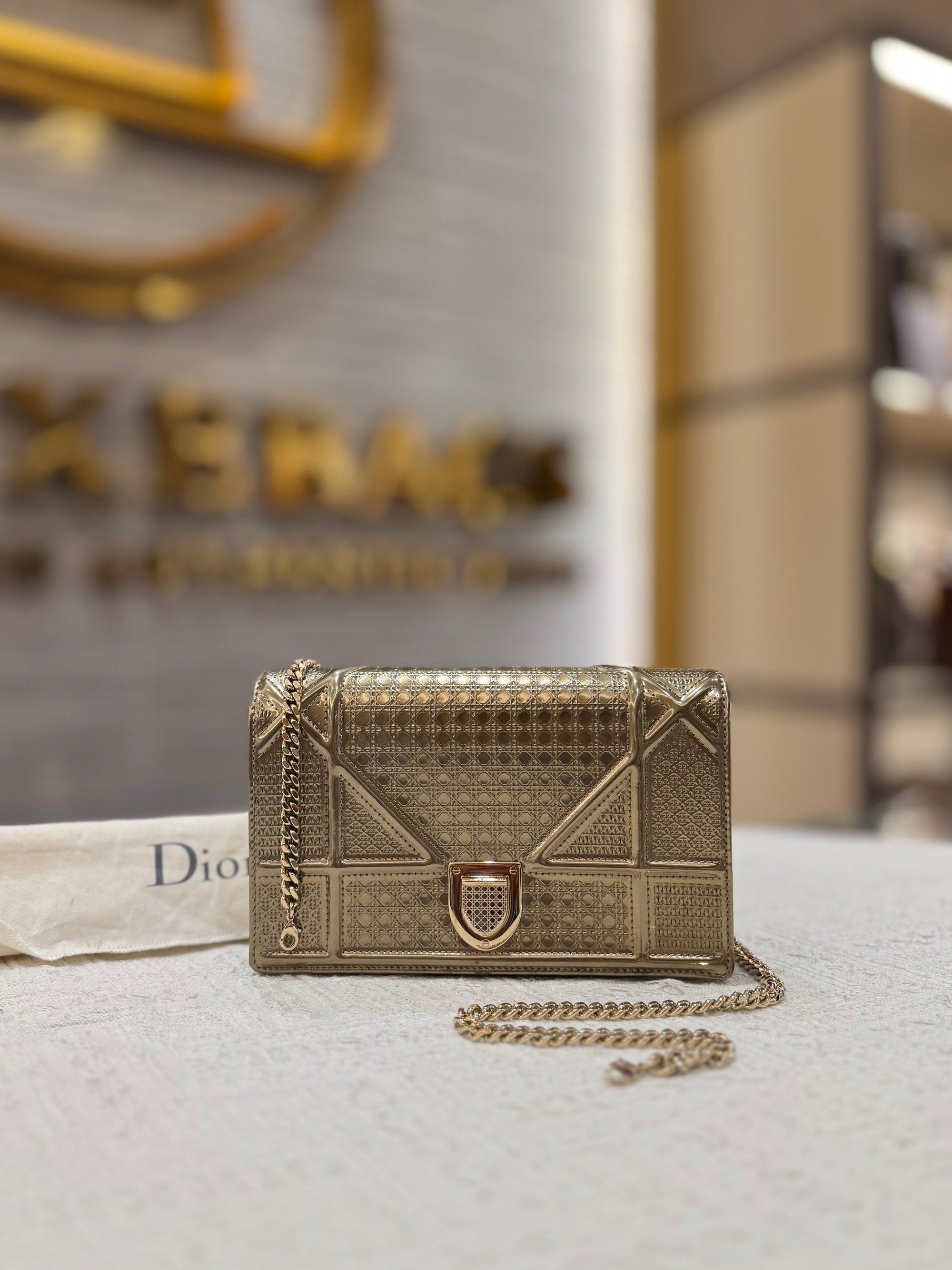 Diorama Wallet on chain Gold Patent