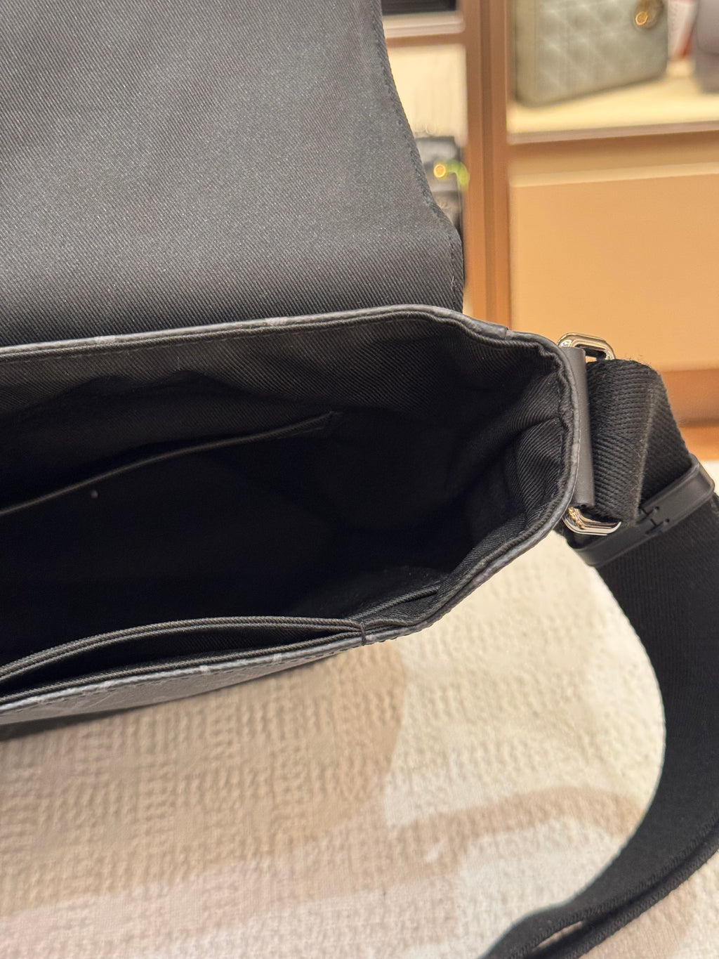 Louis Vuitton Mesenger Monogram Eclipse