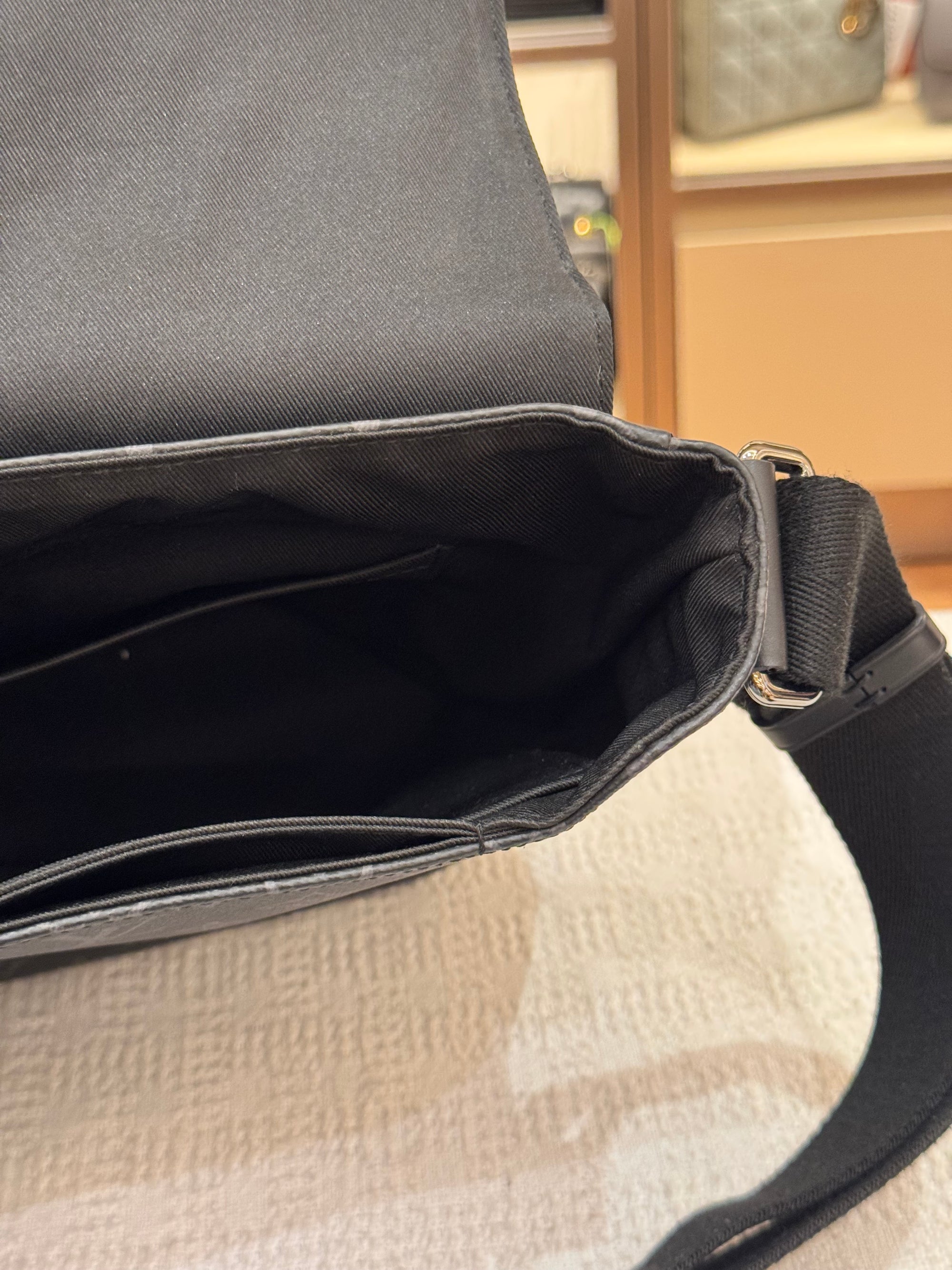Louis Vuitton Mesenger Monogram Eclipse