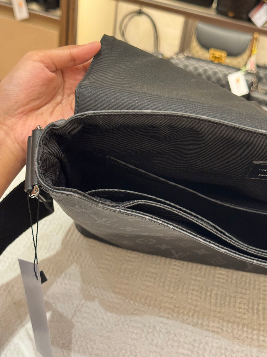 Louis Vuitton Mesenger Monogram Eclipse