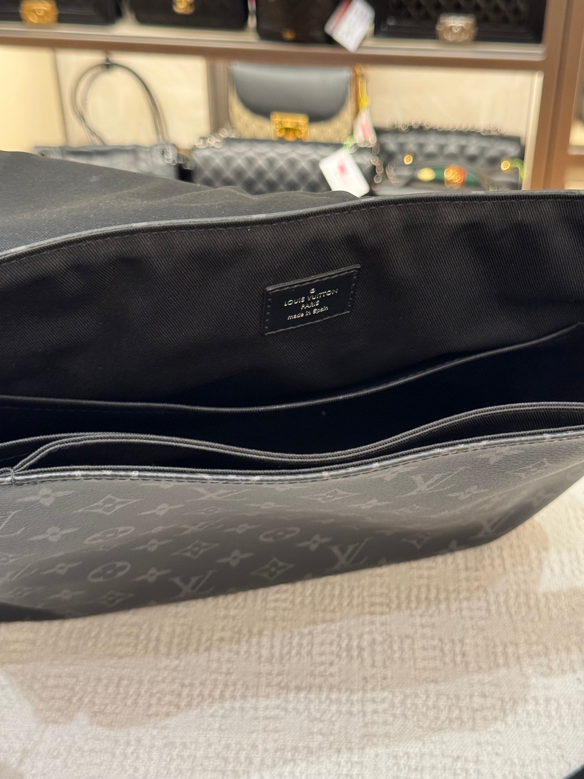 Louis Vuitton Mesenger Monogram Eclipse