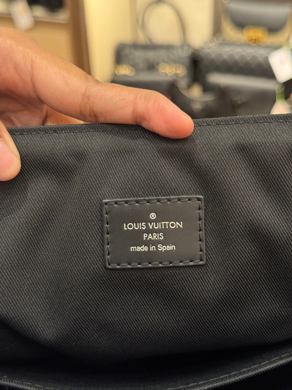 Louis Vuitton Mesenger Monogram Eclipse