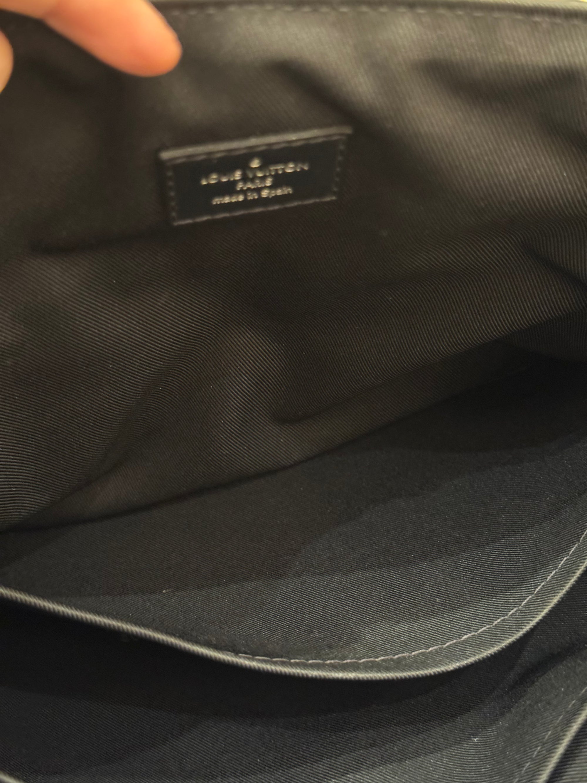 Louis Vuitton Mesenger Monogram Eclipse