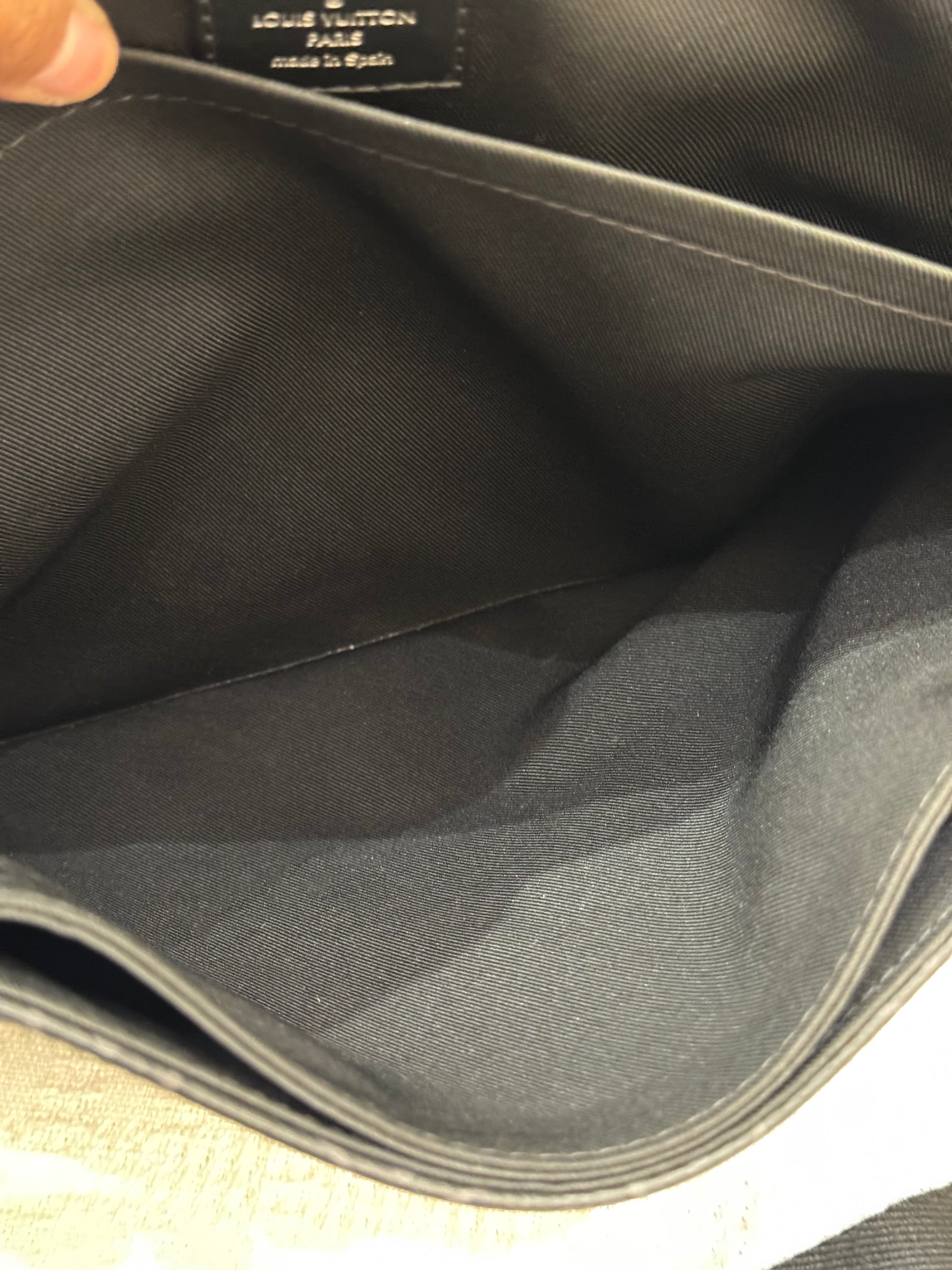 Louis Vuitton Mesenger Monogram Eclipse