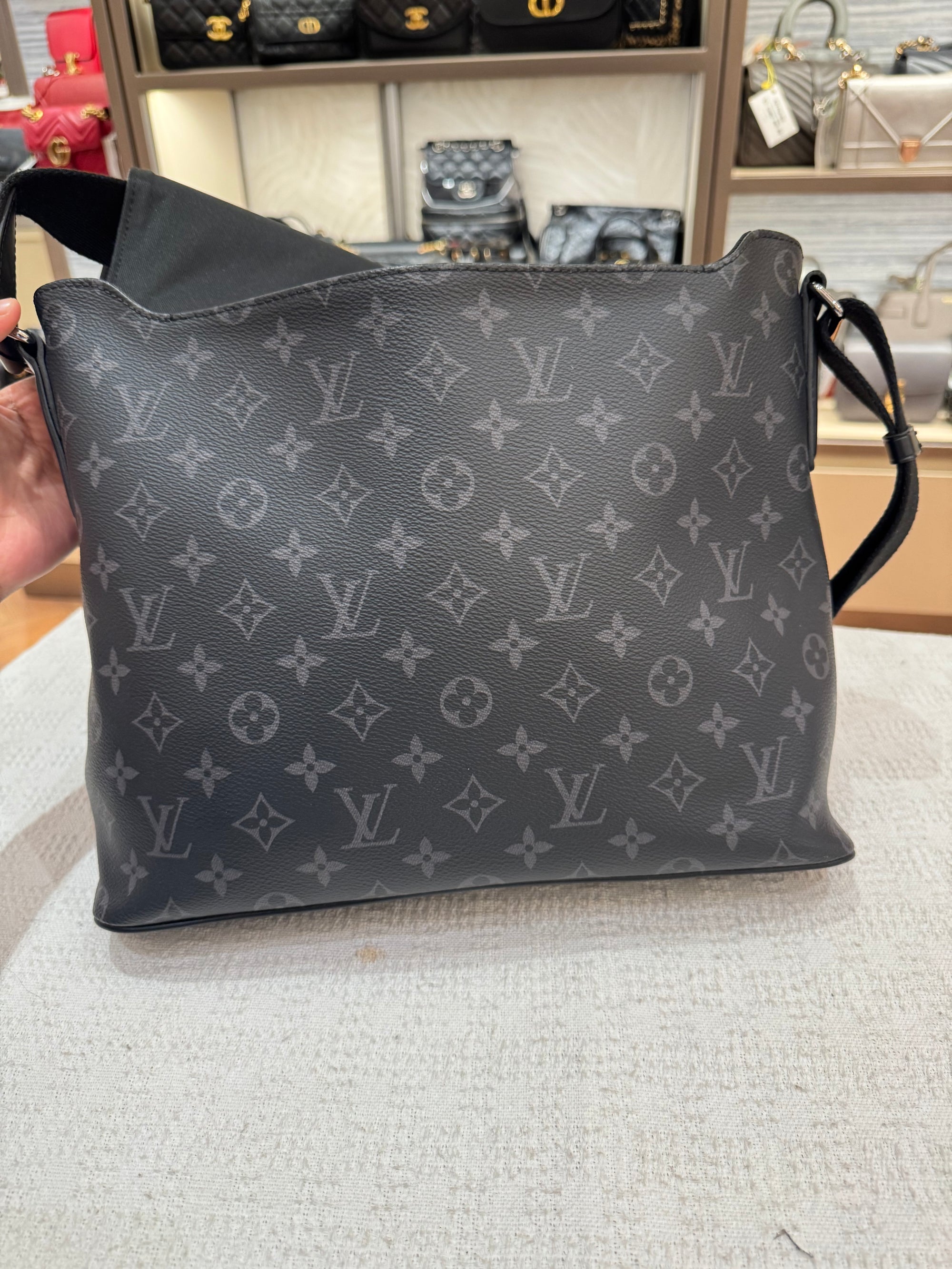 Louis Vuitton Mesenger Monogram Eclipse