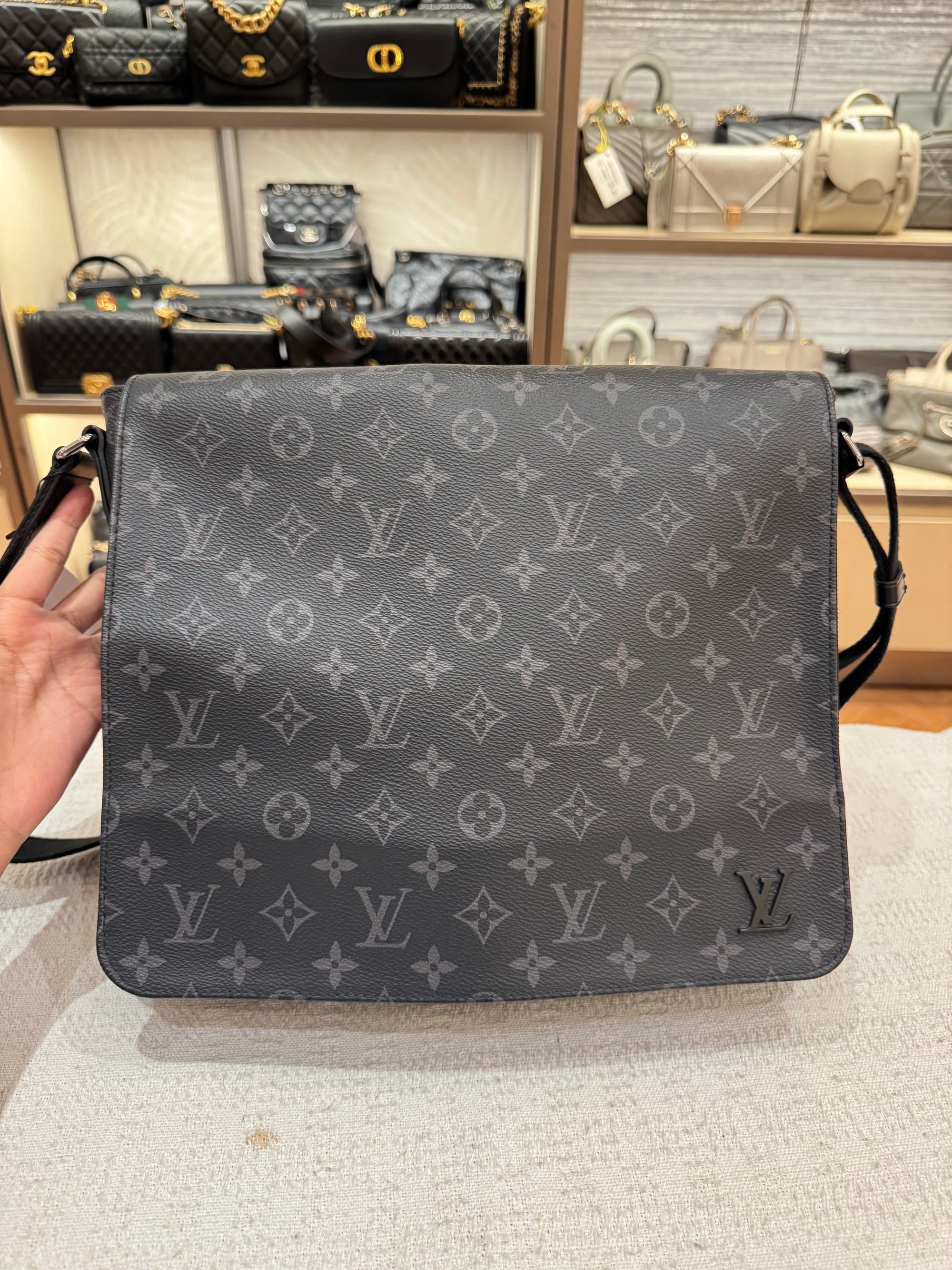 Louis Vuitton Mesenger Monogram Eclipse