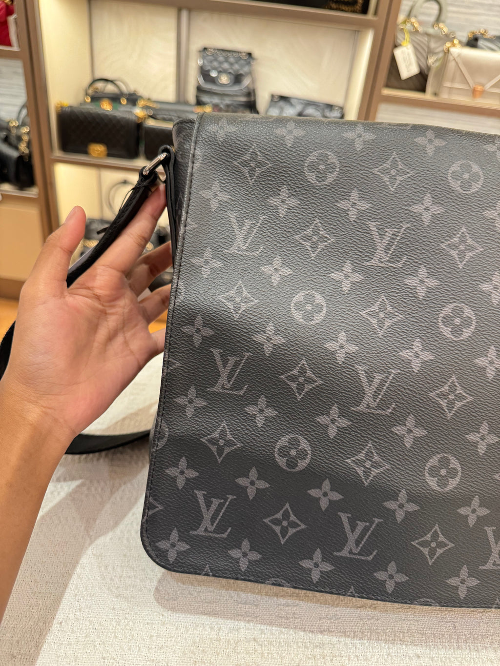 Louis Vuitton Mesenger Monogram Eclipse