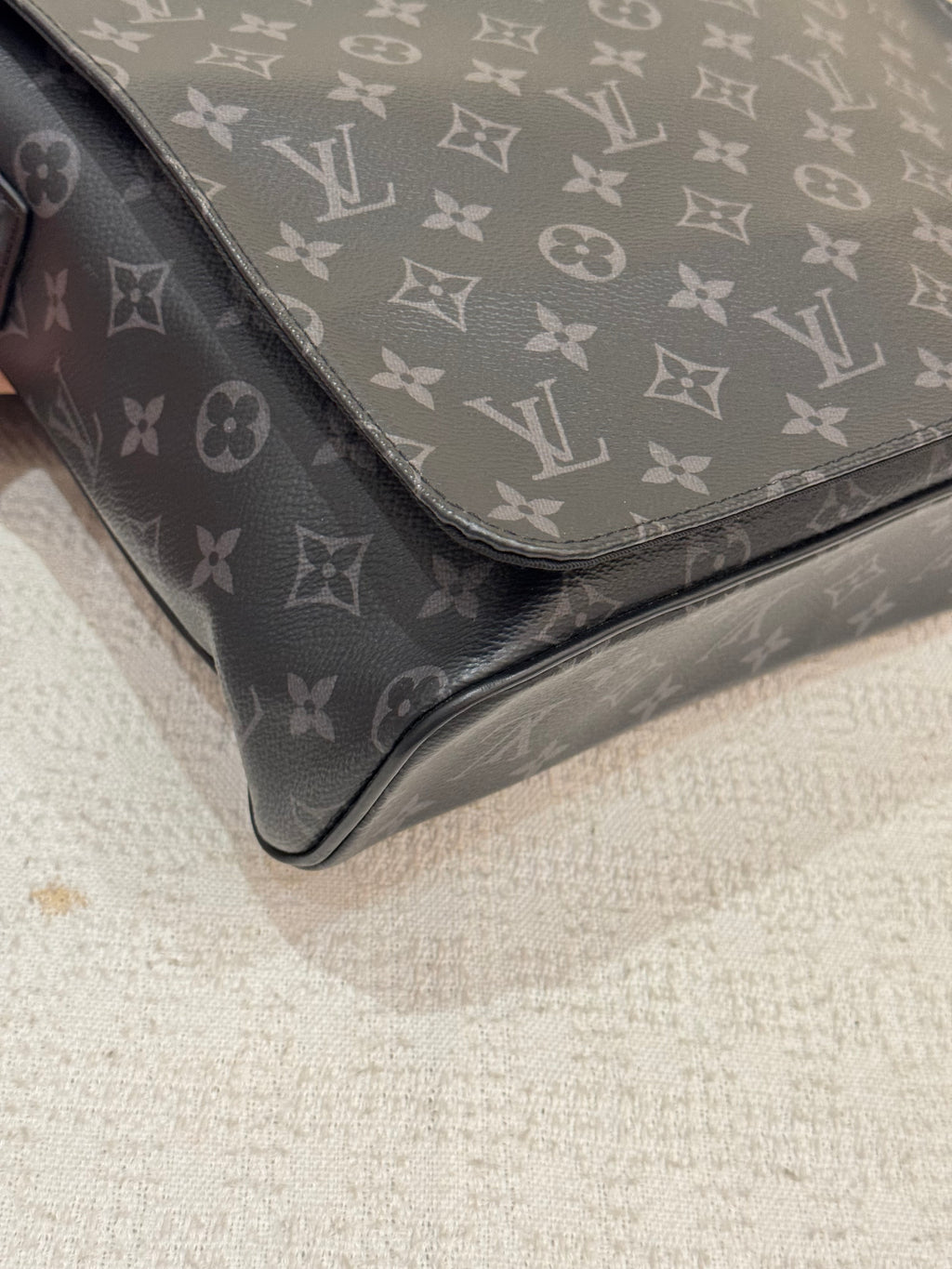Louis Vuitton Mesenger Monogram Eclipse