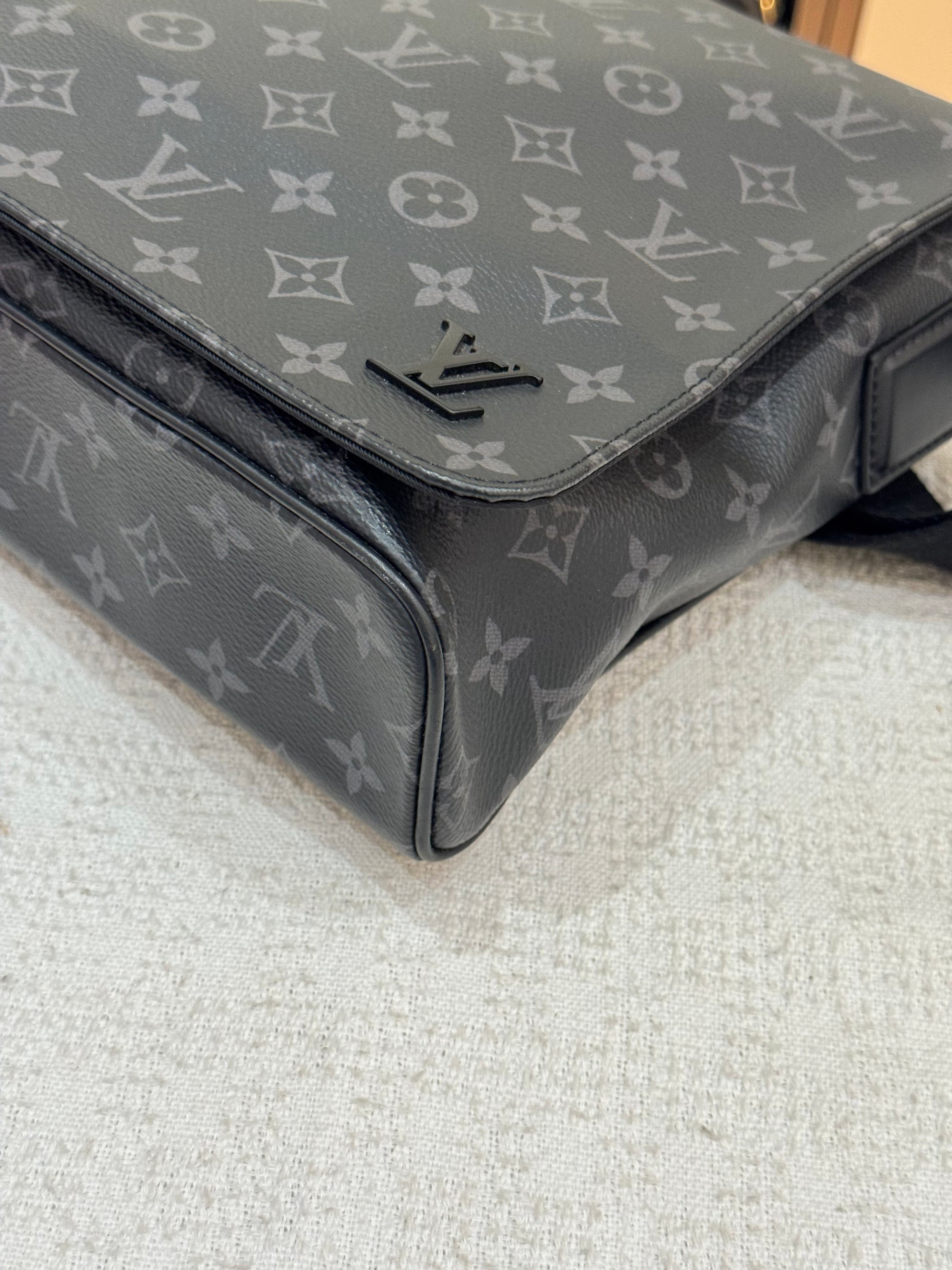 Louis Vuitton Mesenger Monogram Eclipse