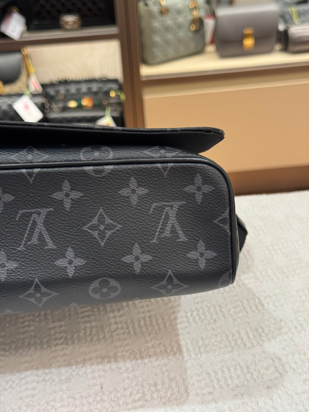 Louis Vuitton Mesenger Monogram Eclipse