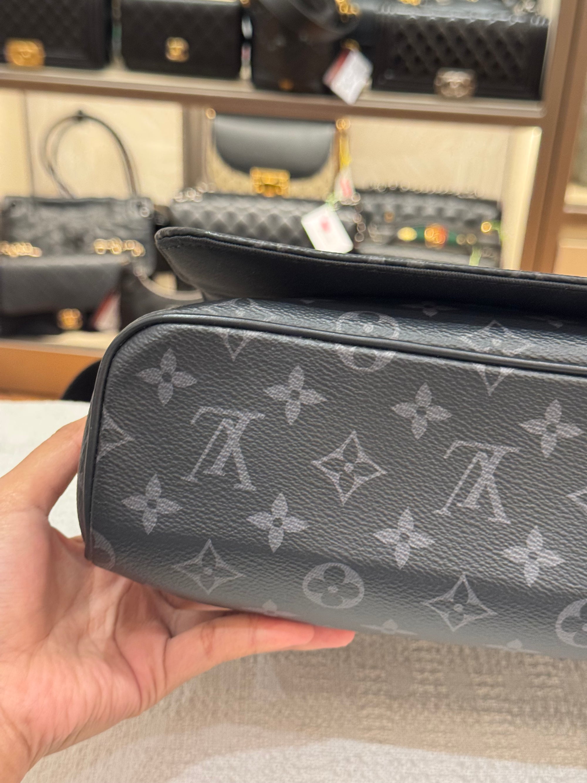 Louis Vuitton Mesenger Monogram Eclipse