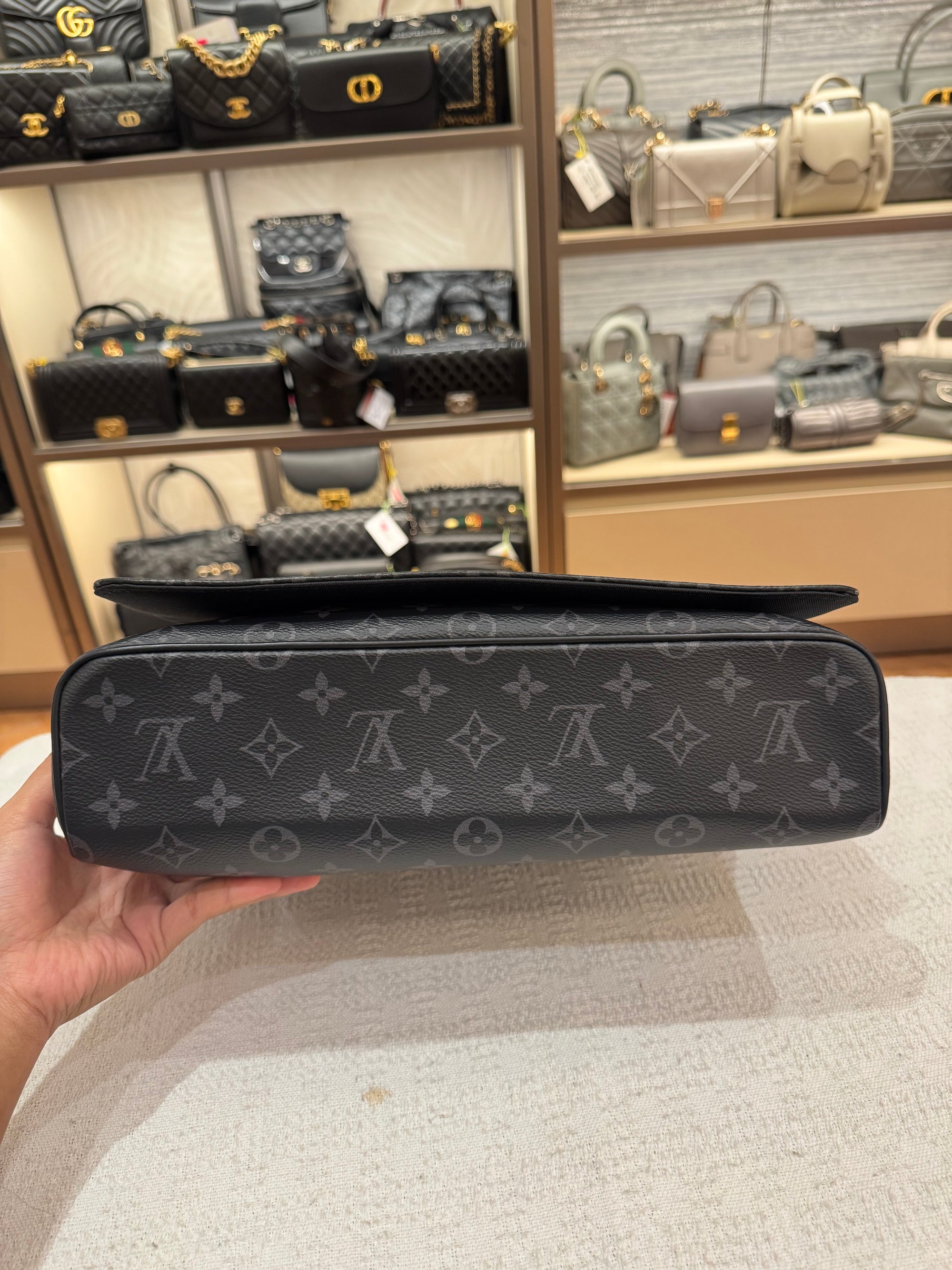 Louis Vuitton Mesenger Monogram Eclipse