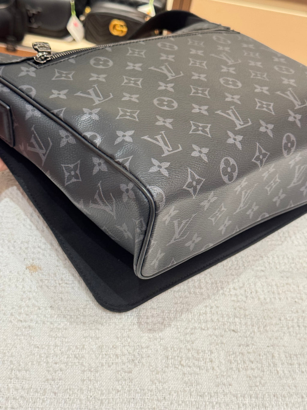 Louis Vuitton Mesenger Monogram Eclipse